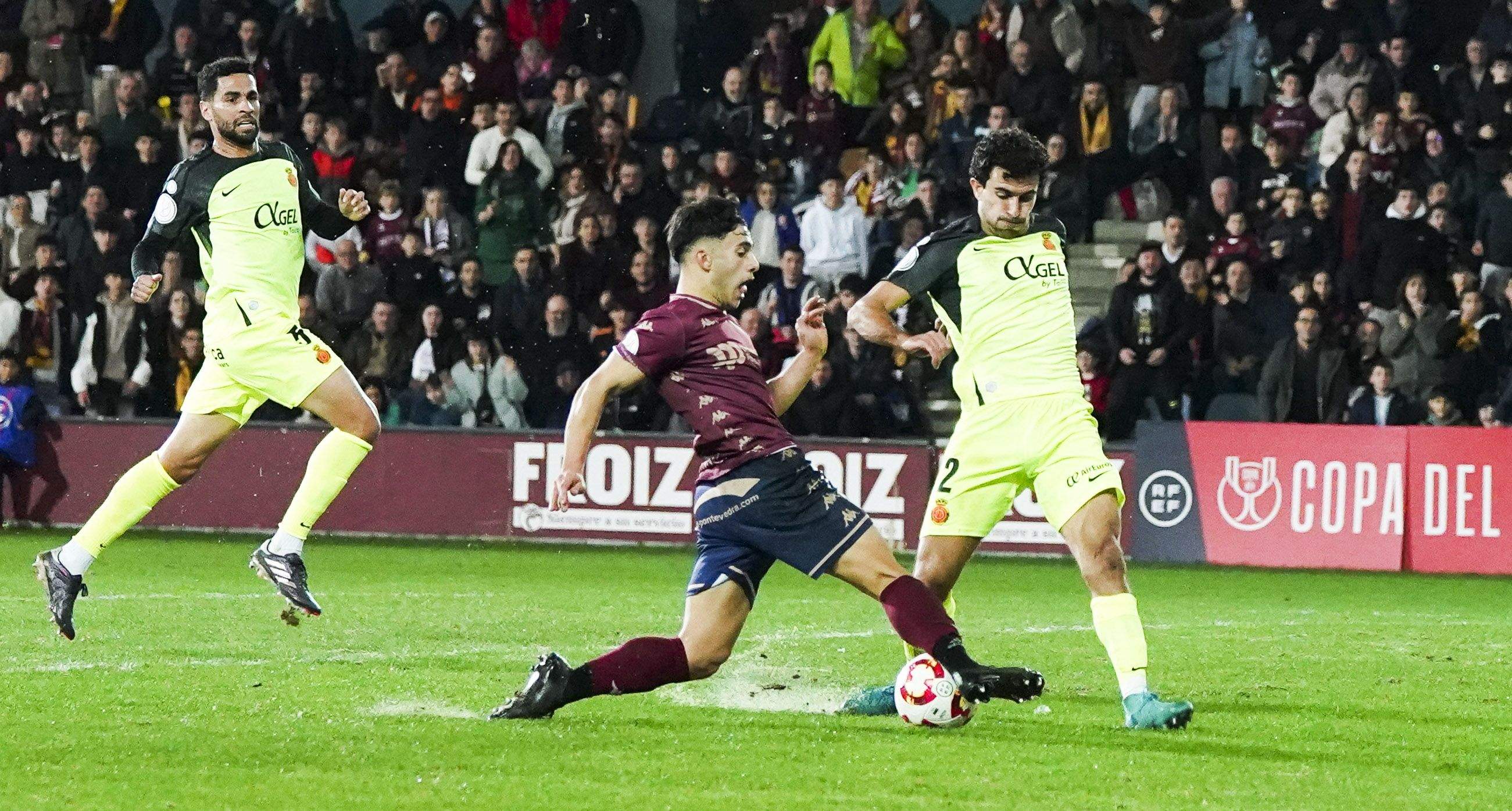 Partido de Copa del Rey entre Pontevedra y Mallorca en Pasarón