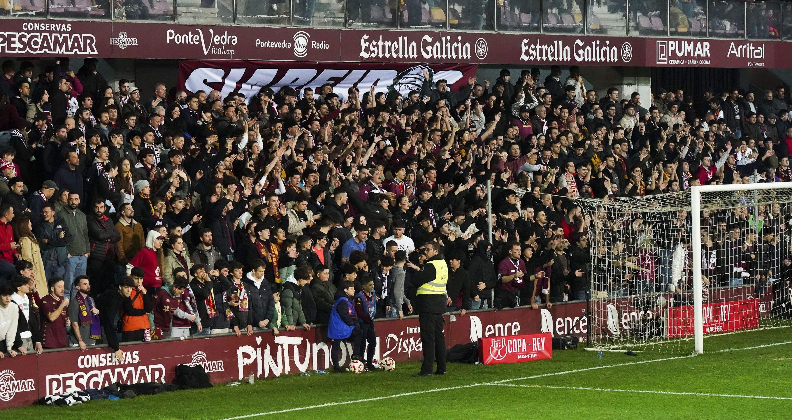Partido de Copa del Rey entre Pontevedra y Mallorca en Pasarón