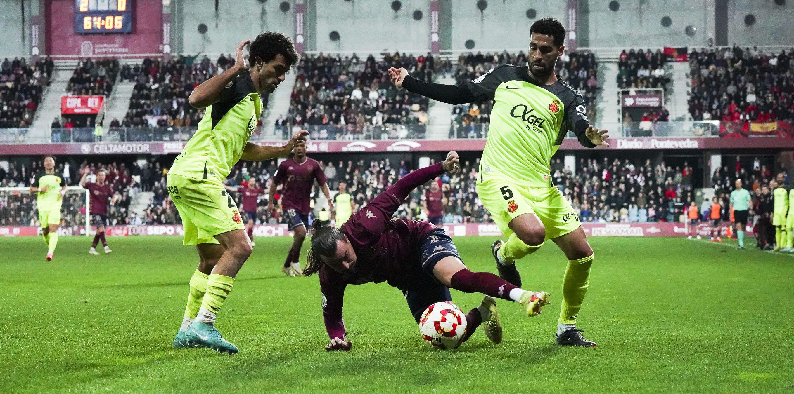 Partido de Copa del Rey entre Pontevedra y Mallorca en Pasarón