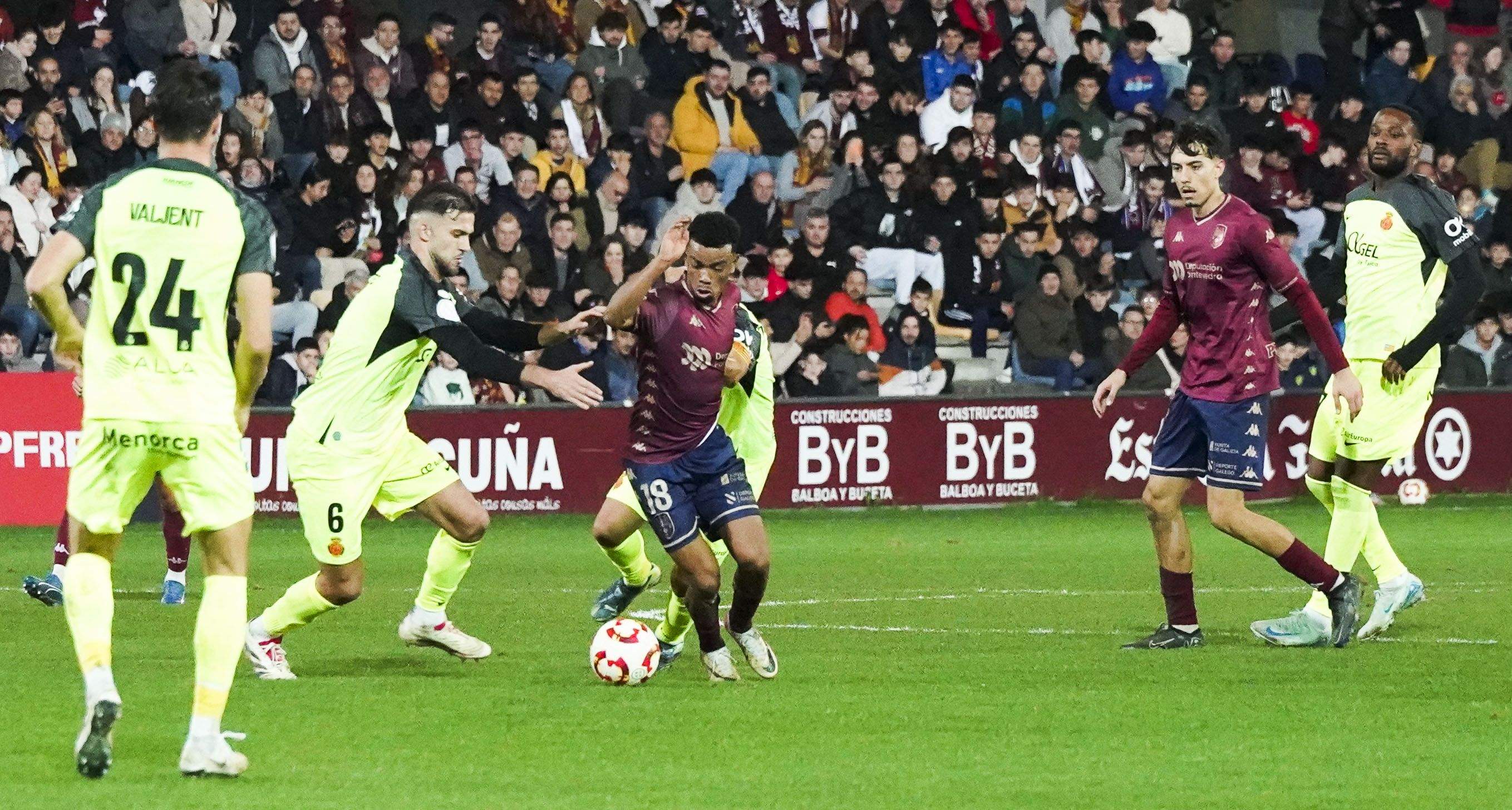 Partido de Copa del Rey entre Pontevedra y Mallorca en Pasarón