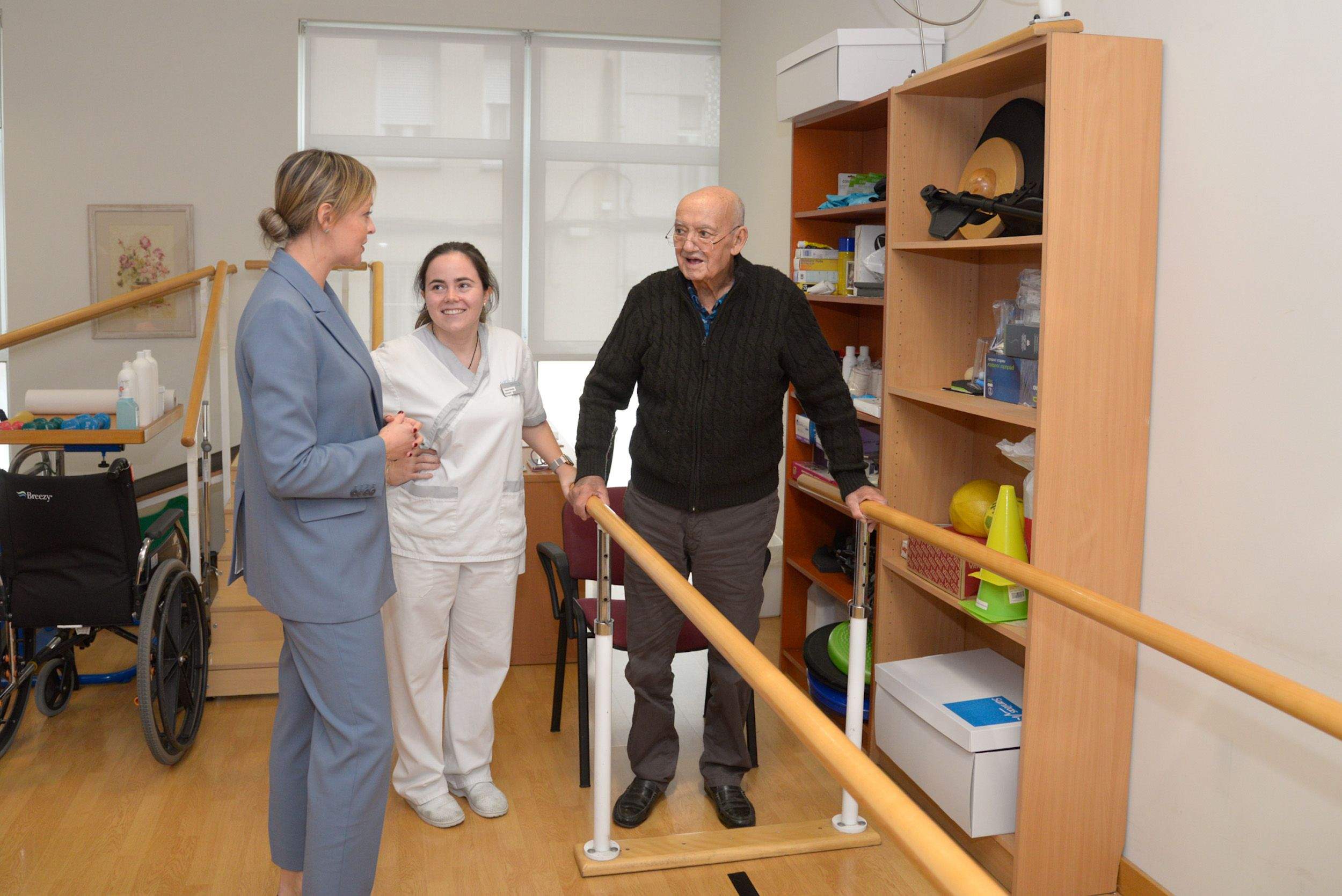 Visita de la conselleira a una residencia de personas mayores