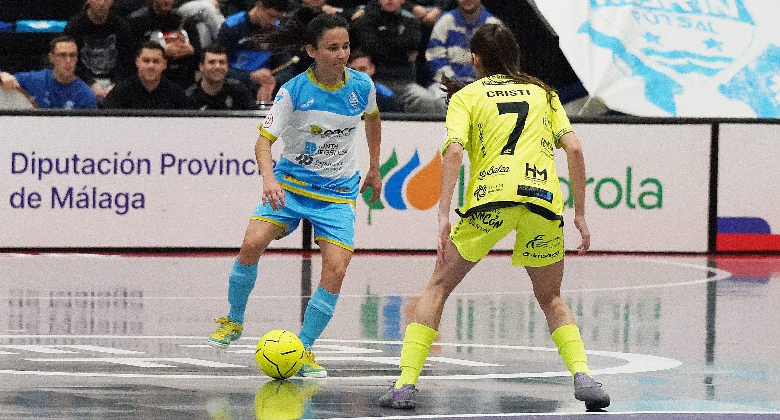 Partido entre el Marín Futsal y el Atlético Torcal en A Raña