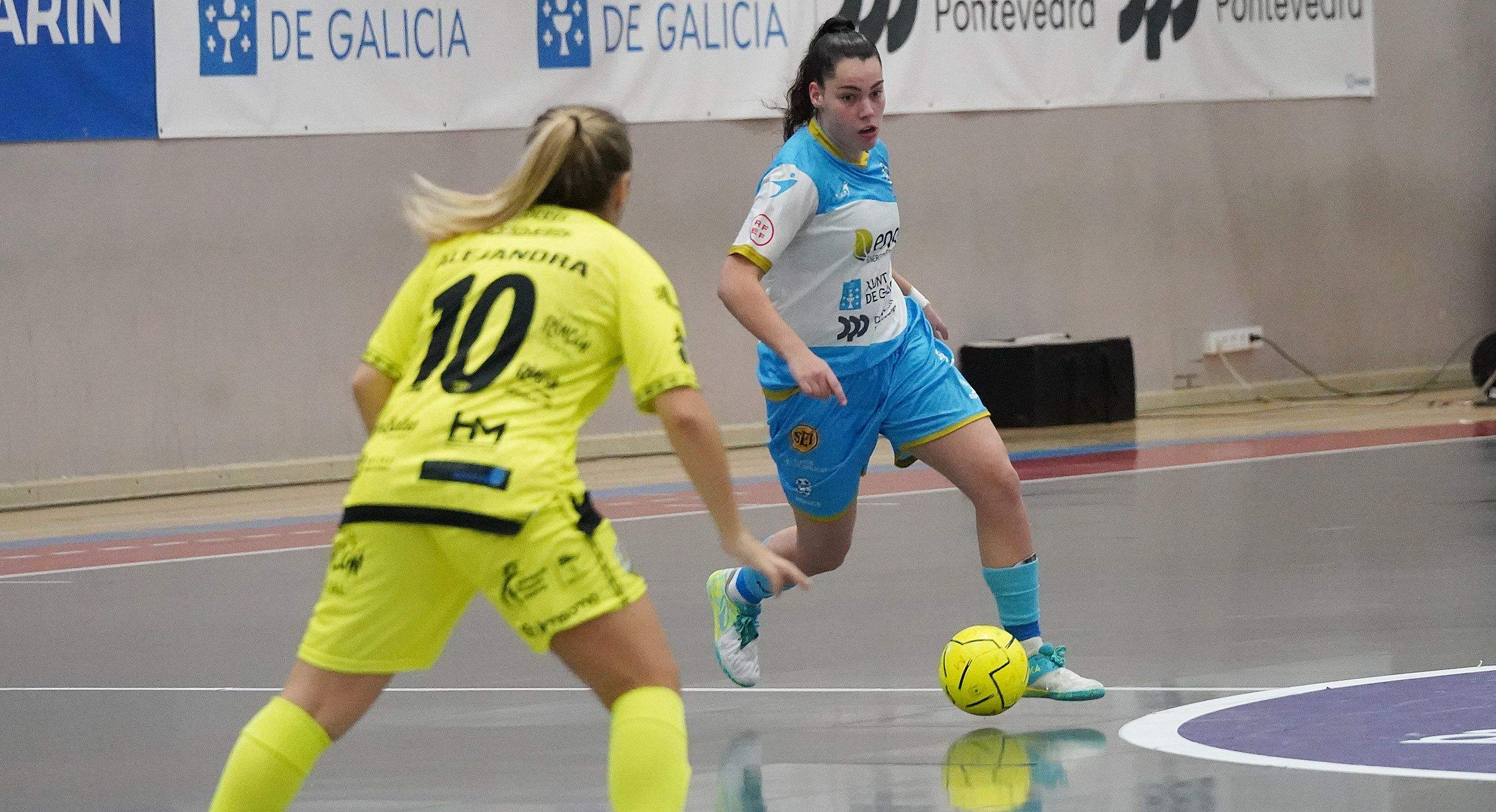 Partido entre el Marín Futsal y el Atlético Torcal en A Raña