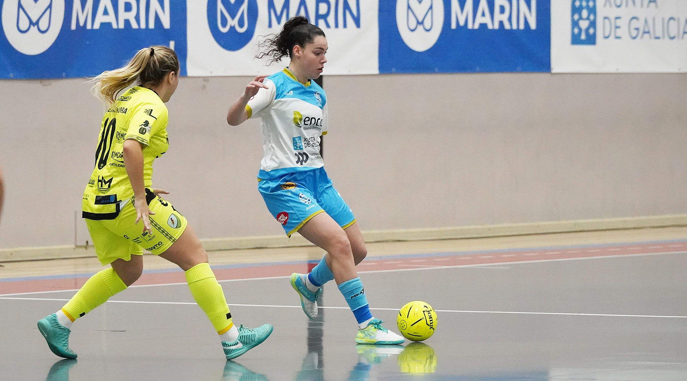 Partido entre el Marín Futsal y el Atlético Torcal en A Raña