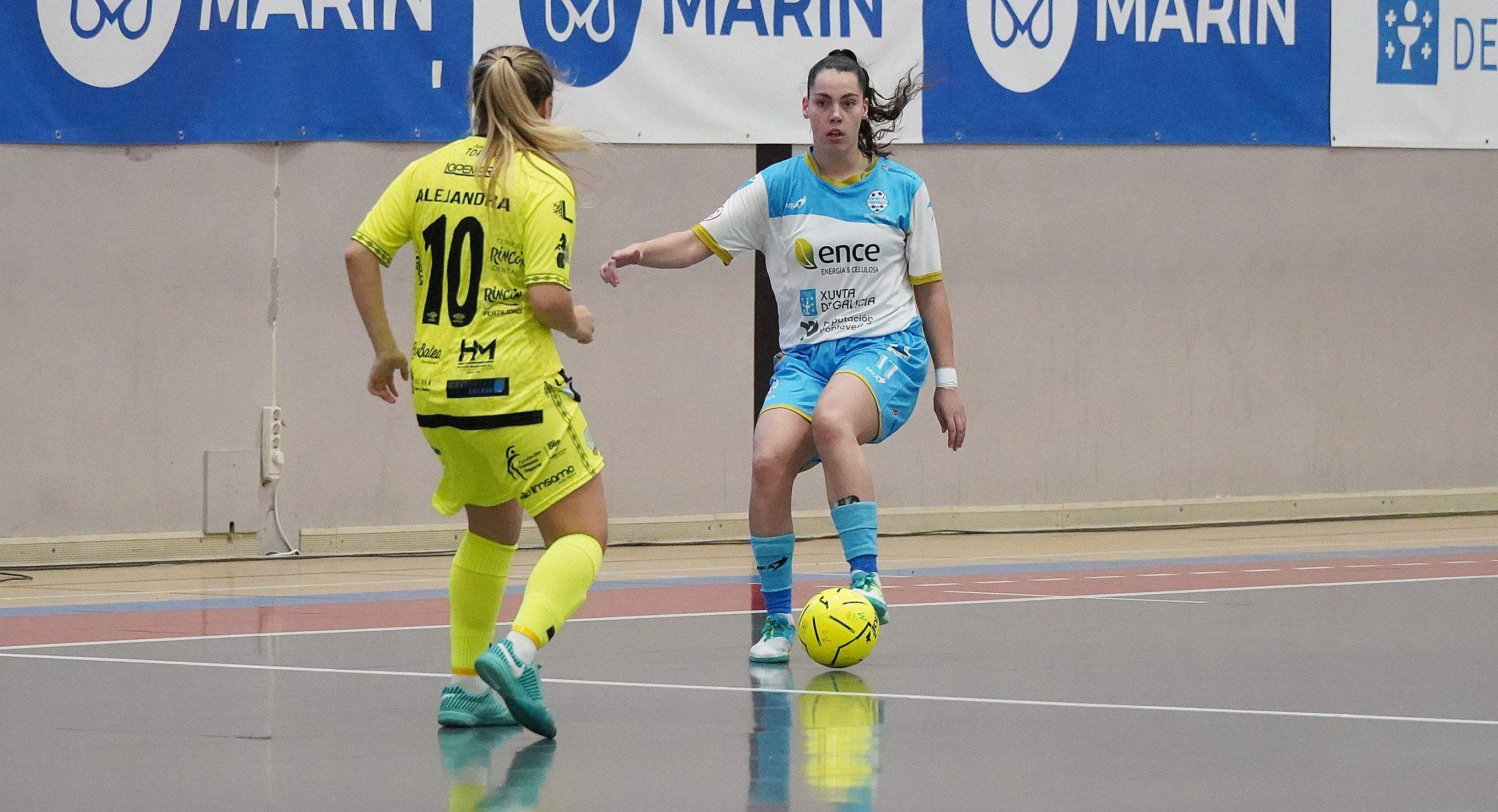 Partido entre el Marín Futsal y el Atlético Torcal en A Raña