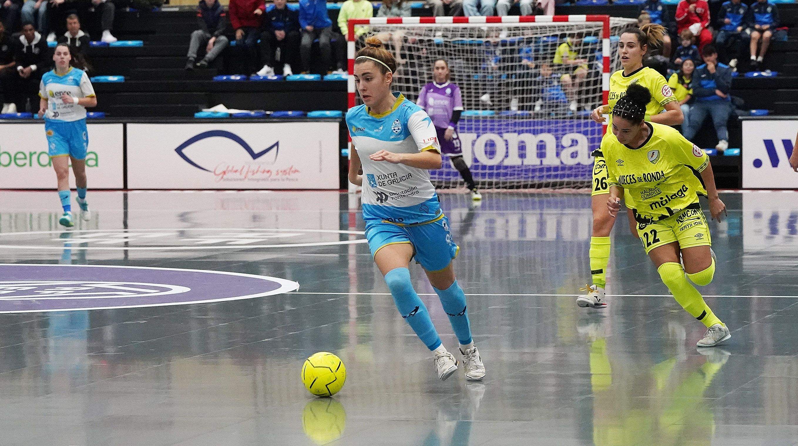 Partido entre el Marín Futsal y el Atlético Torcal en A Raña