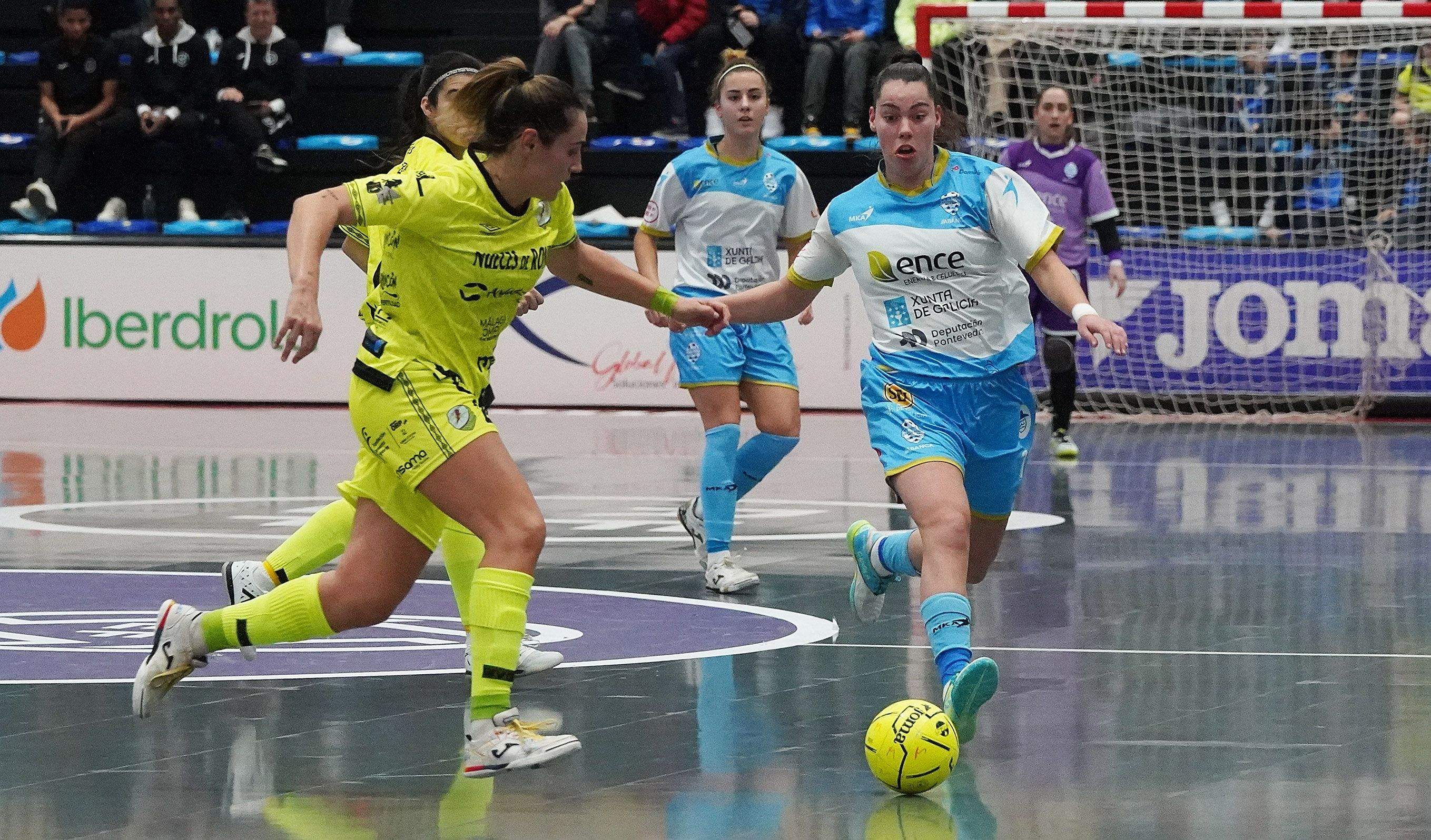 Partido entre el Marín Futsal y el Atlético Torcal en A Raña