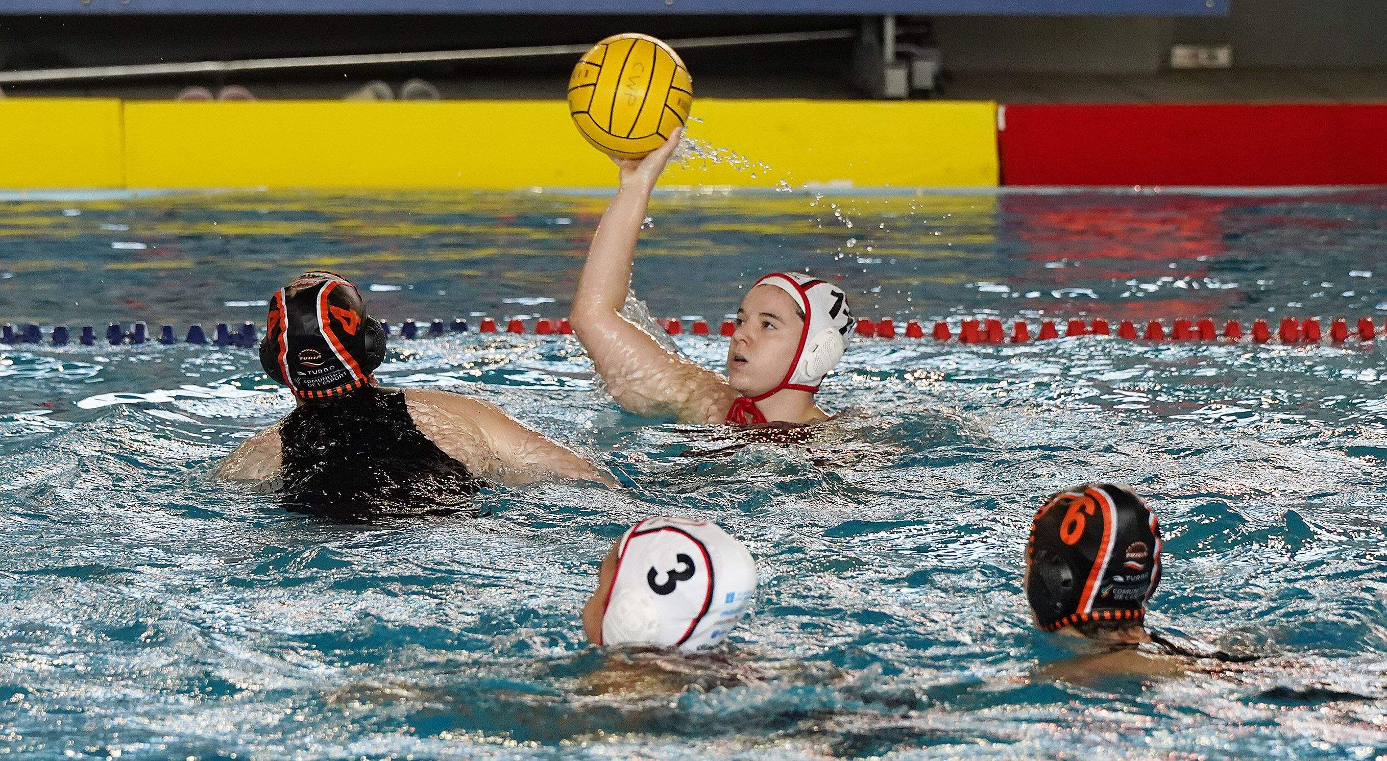 Partido entre o Waterpolo Pontevedra e o CW Turia en Rías do Sur