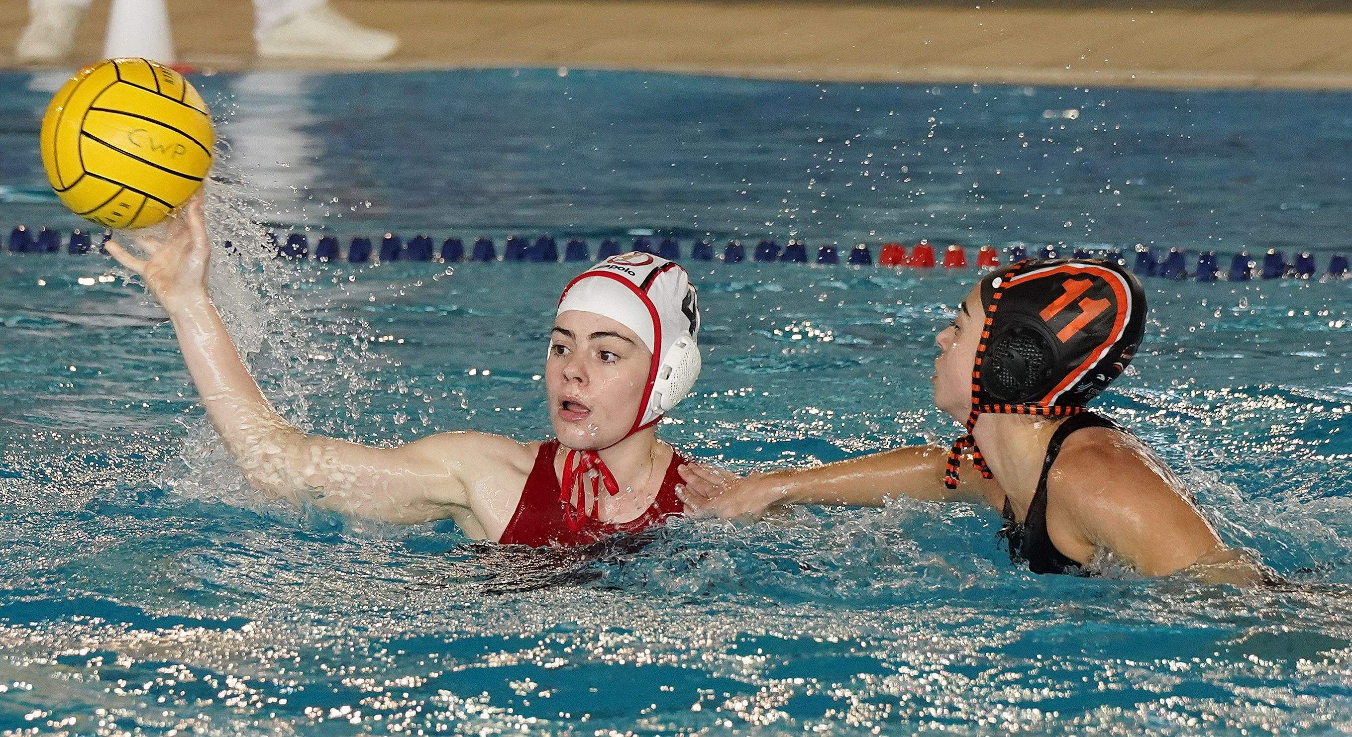 Partido entre o Waterpolo Pontevedra e o CW Turia en Rías do Sur