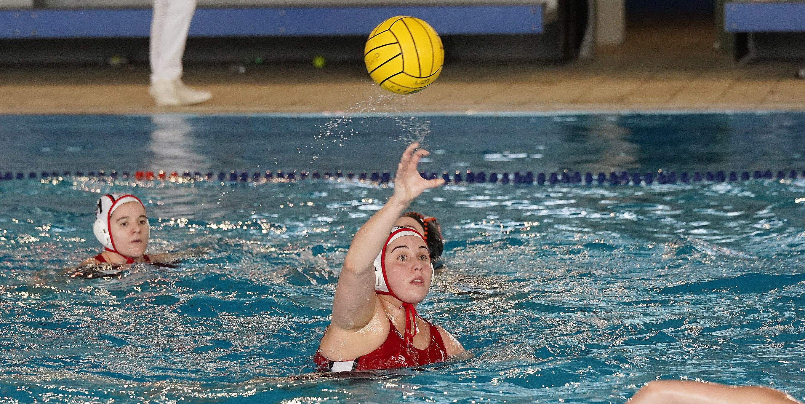 Partido entre o Waterpolo Pontevedra e o CW Turia en Rías do Sur
