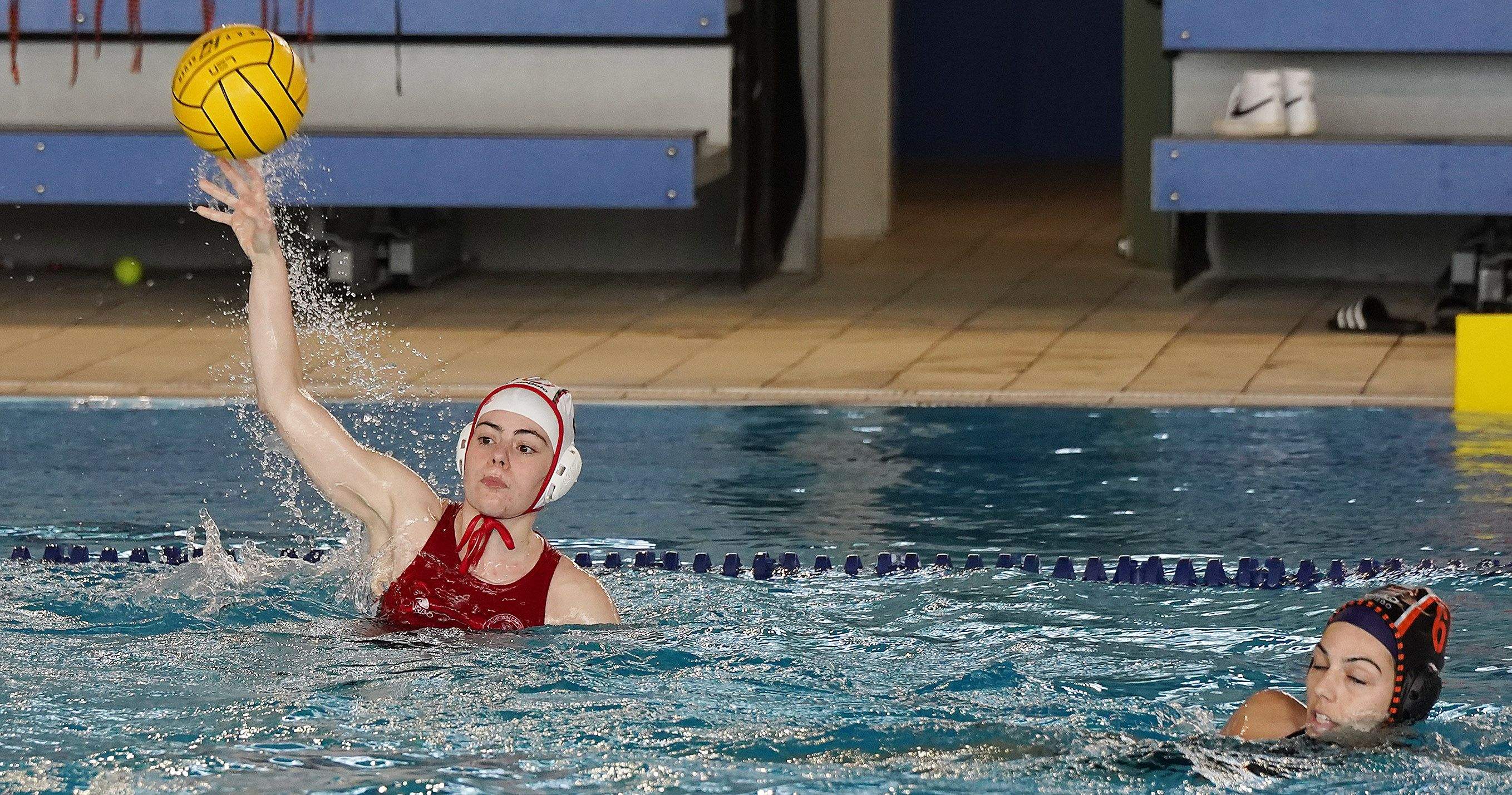 Partido entre o Waterpolo Pontevedra e o CW Turia en Rías do Sur