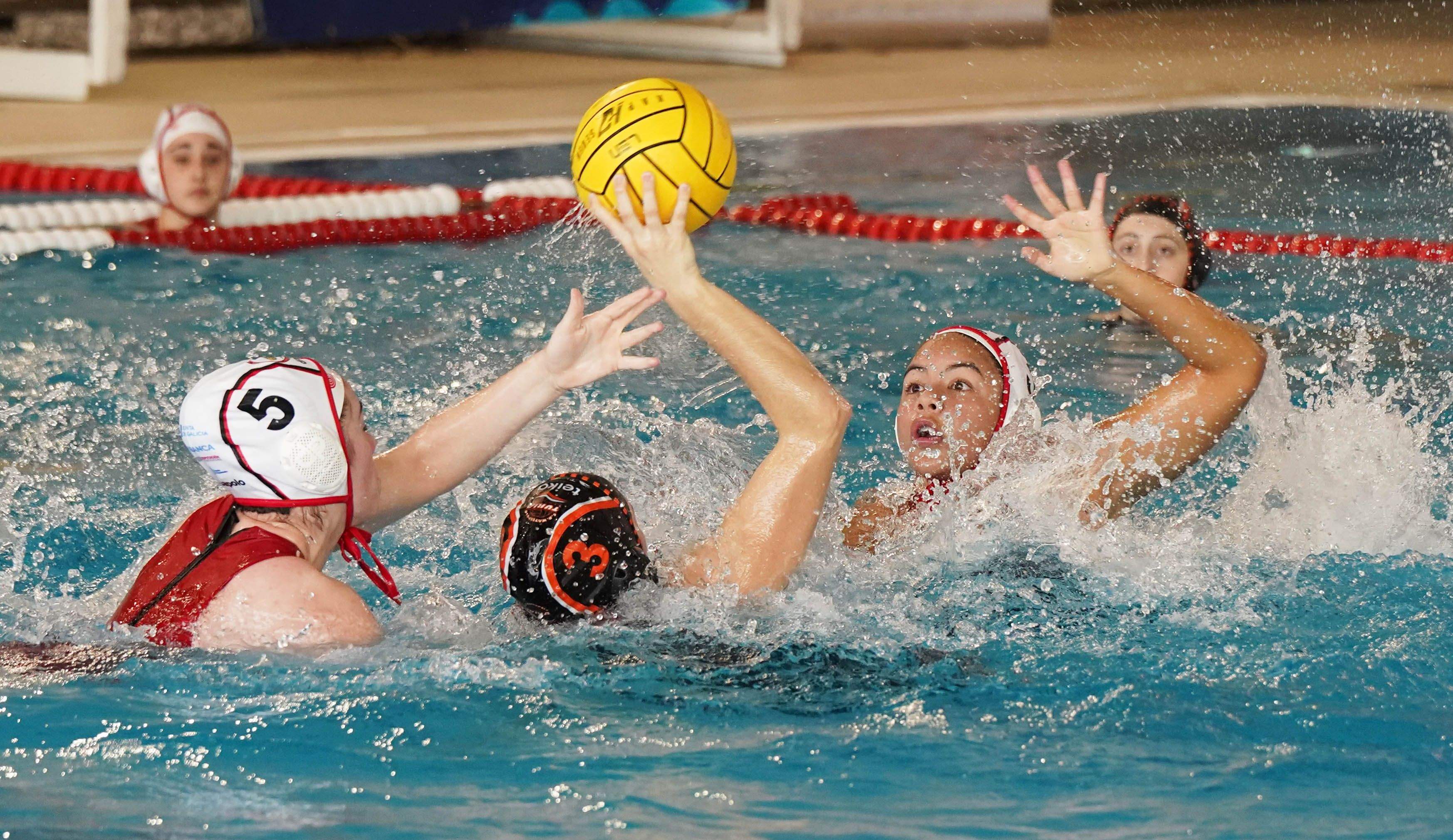 Partido entre o Waterpolo Pontevedra e o CW Turia en Rías do Sur