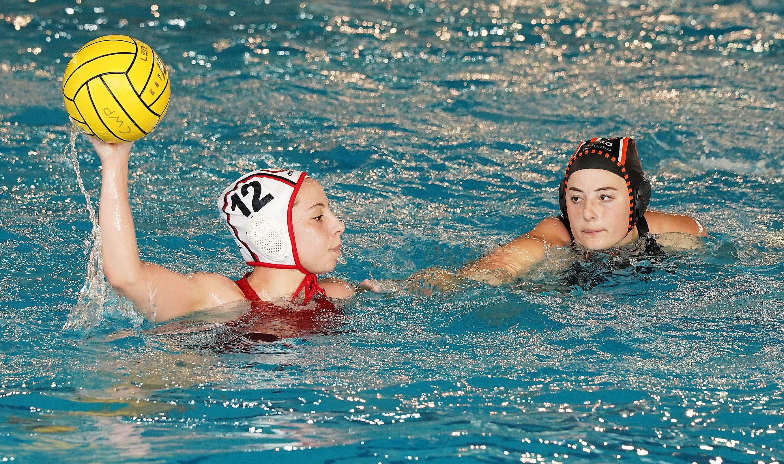 Partido entre o Waterpolo Pontevedra e o CW Turia en Rías do Sur