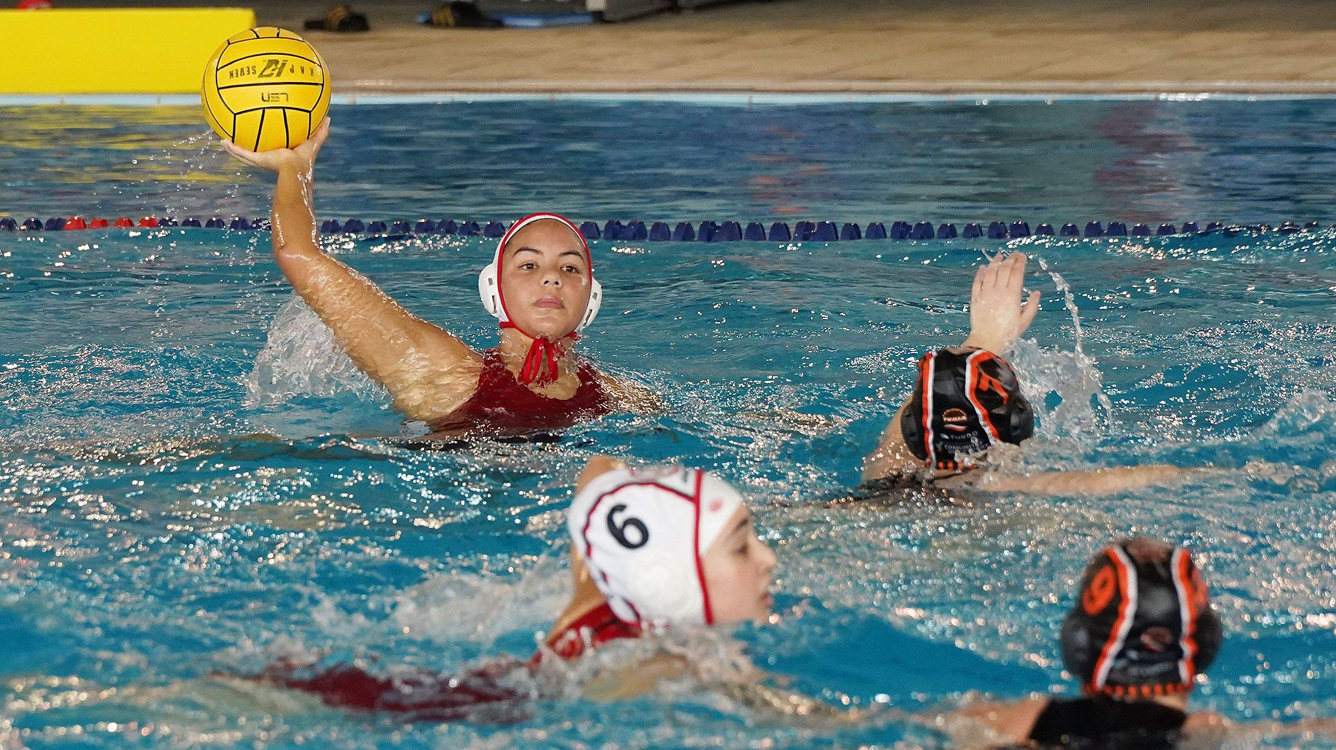 Partido entre o Waterpolo Pontevedra e o CW Turia en Rías do Sur