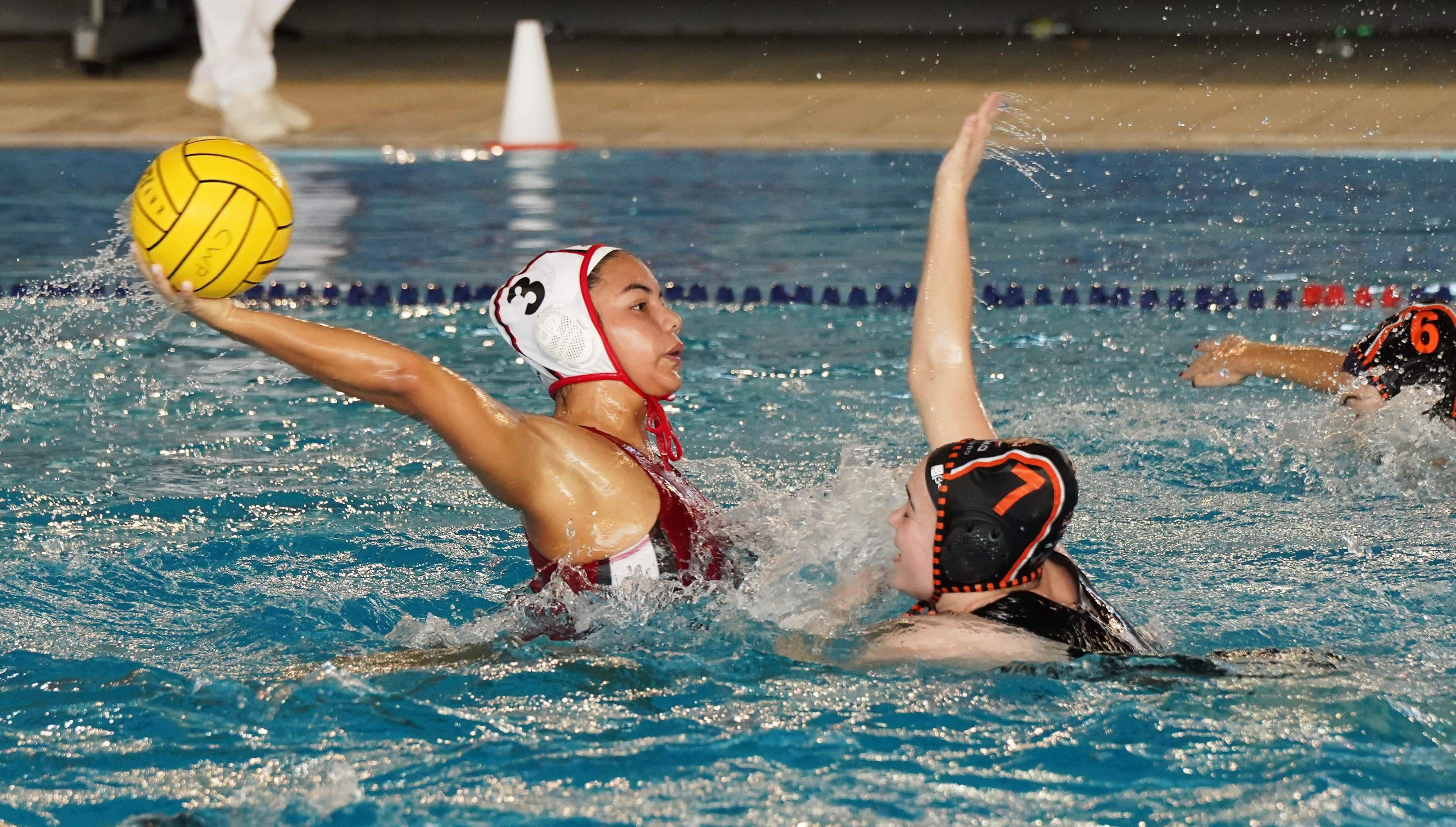 Partido entre o Waterpolo Pontevedra e o CW Turia en Rías do Sur