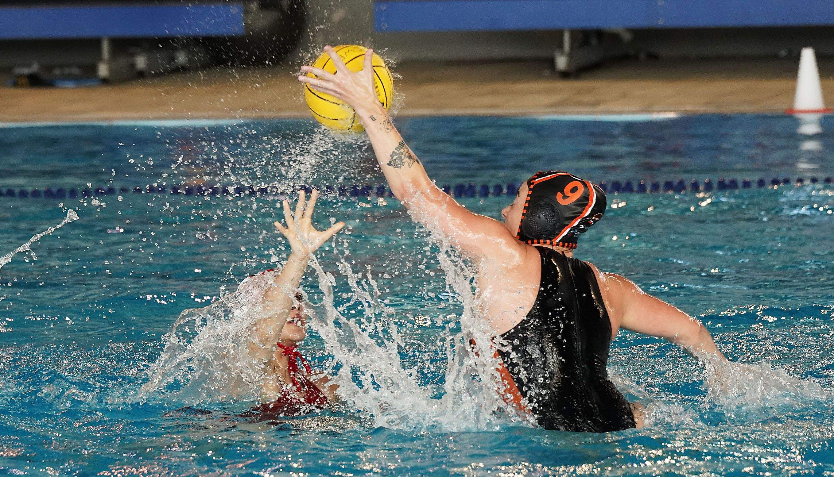 Partido entre o Waterpolo Pontevedra e o CW Turia en Rías do Sur