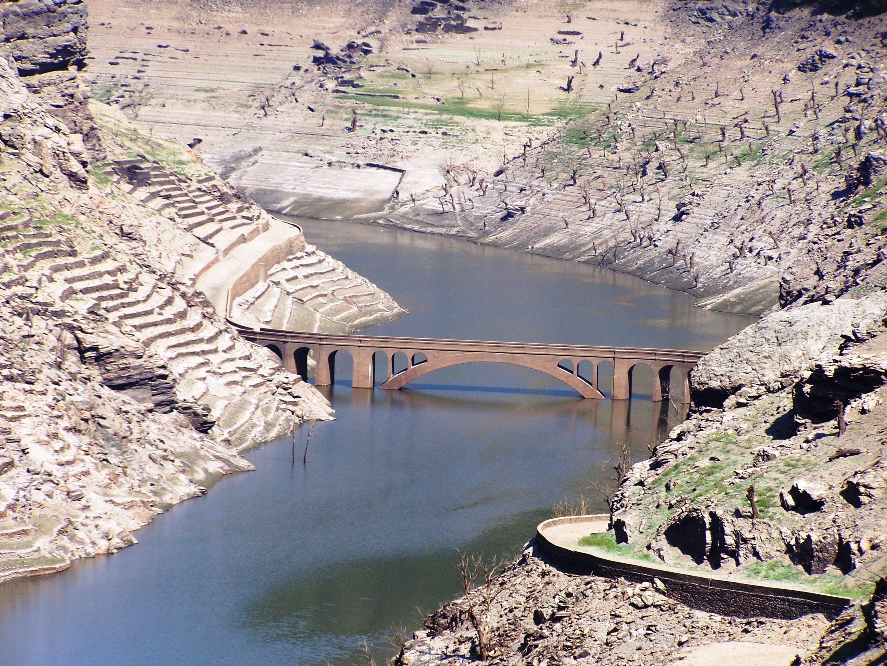 Antiga ponte e estrada de Mourulle