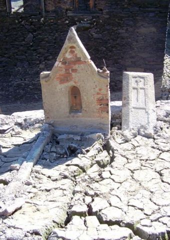 Mourulle, tumba no cemiterio