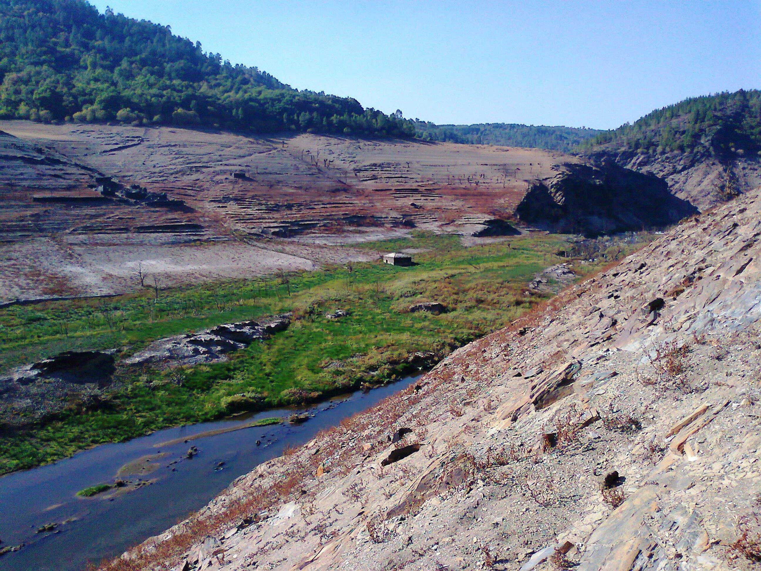 Val de Portomeñe co muíño de Xián