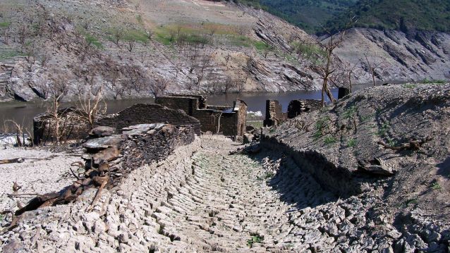 Vella pista de acceso a Mourulle