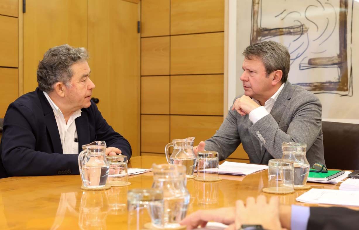 Reunión entre el alcalde de Pontevedra y el secretario de Estado de Transportes, José Antonio Santano