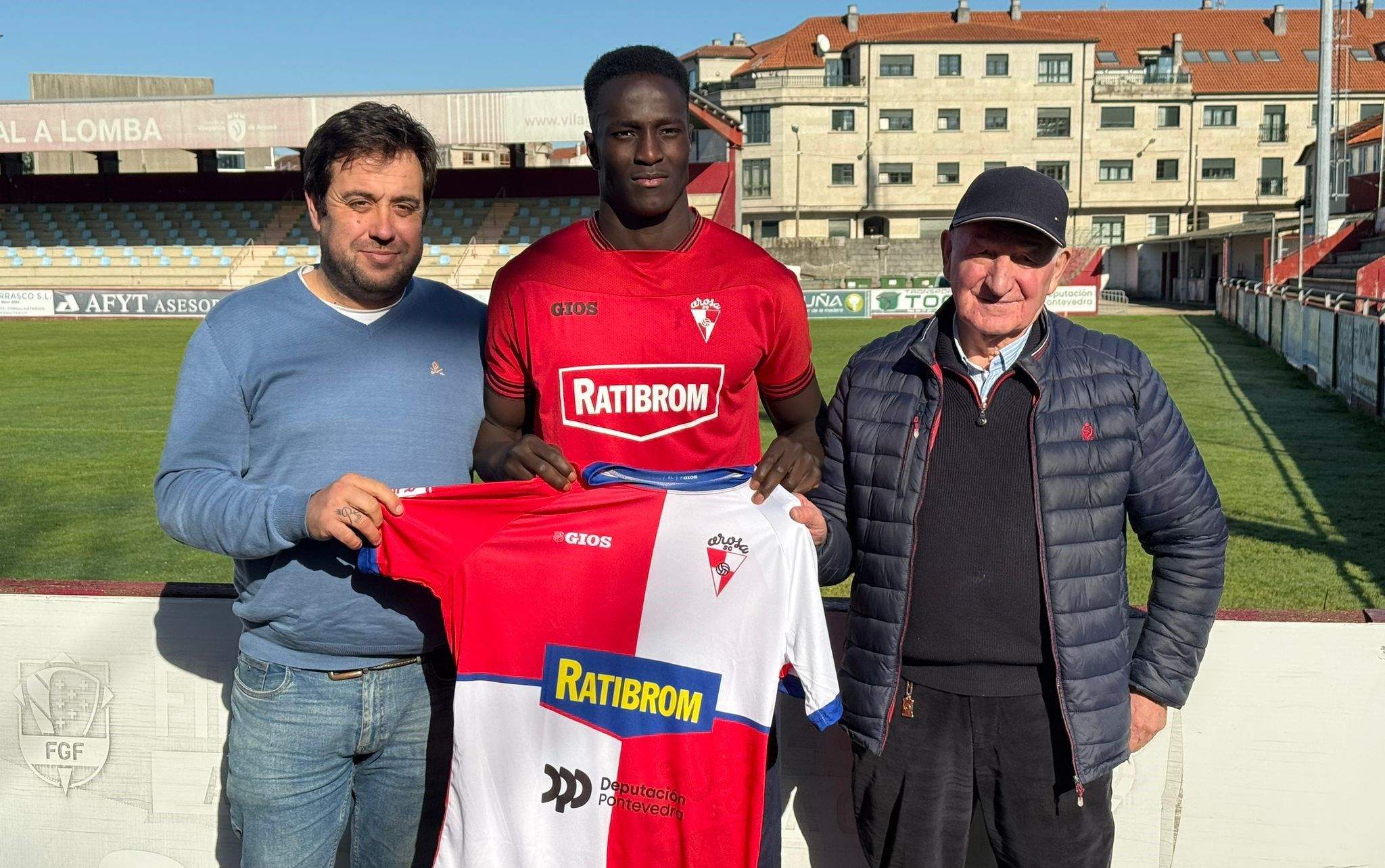 Presentación de Tafa Kanteh como nuevo jugador del Arosa