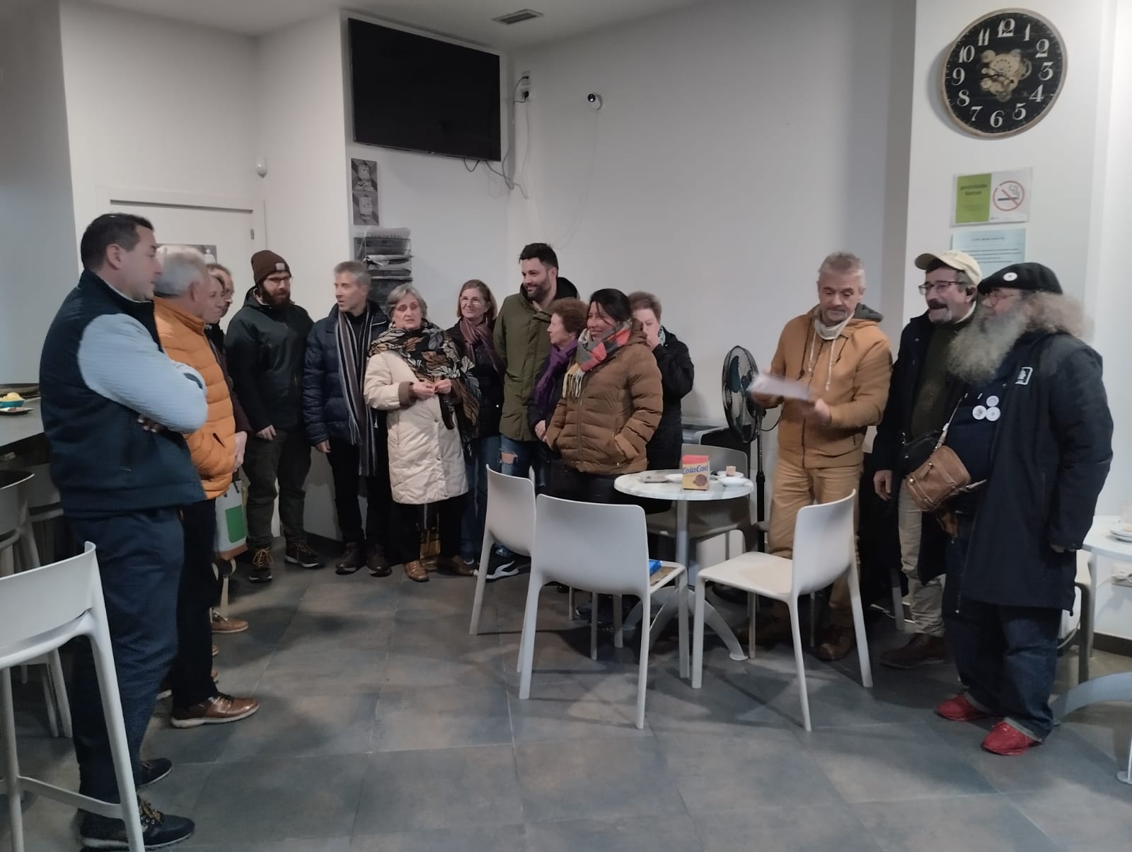 Reunión dos veciños de Fernando Olmedo e Casimiro Gómez
