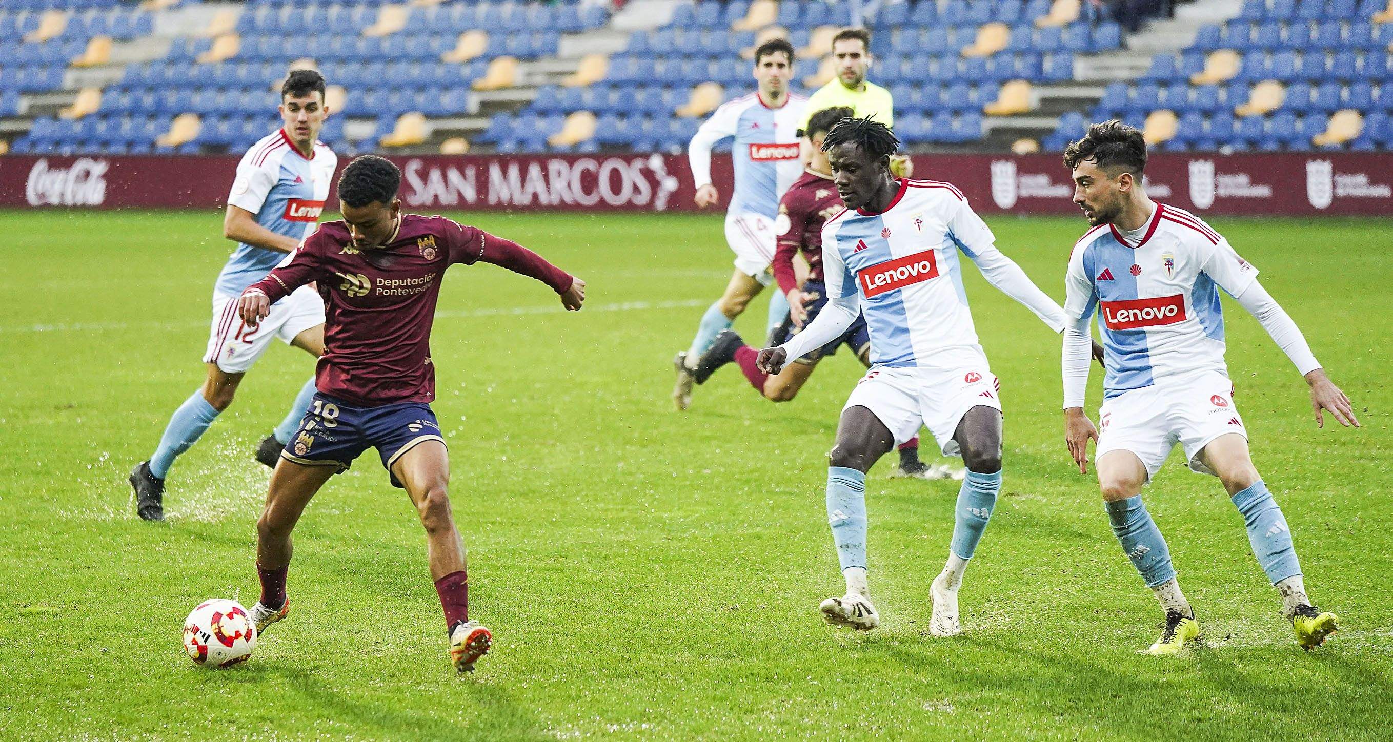 Dalisson, no partido entre Pontevedra CF e  SD Compostela en Pasarón
