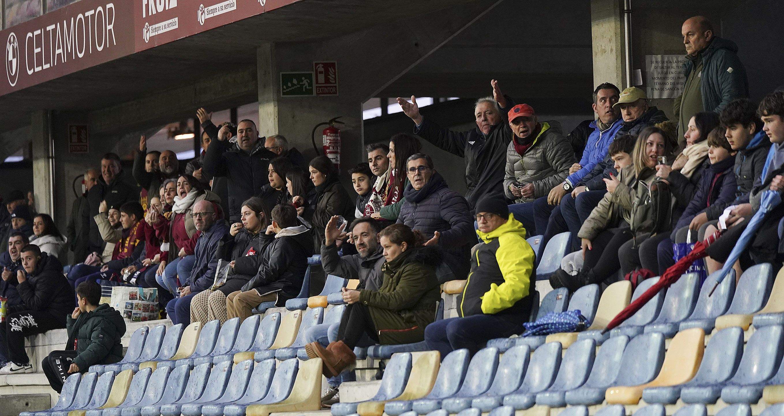 Partido entre Pontevedra CF e  SD Compostela en Pasarón