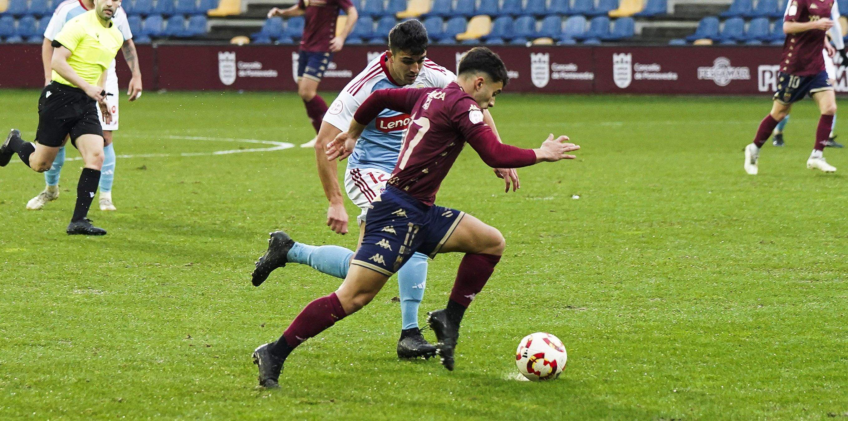 Partido entre Pontevedra CF e  SD Compostela en Pasarón