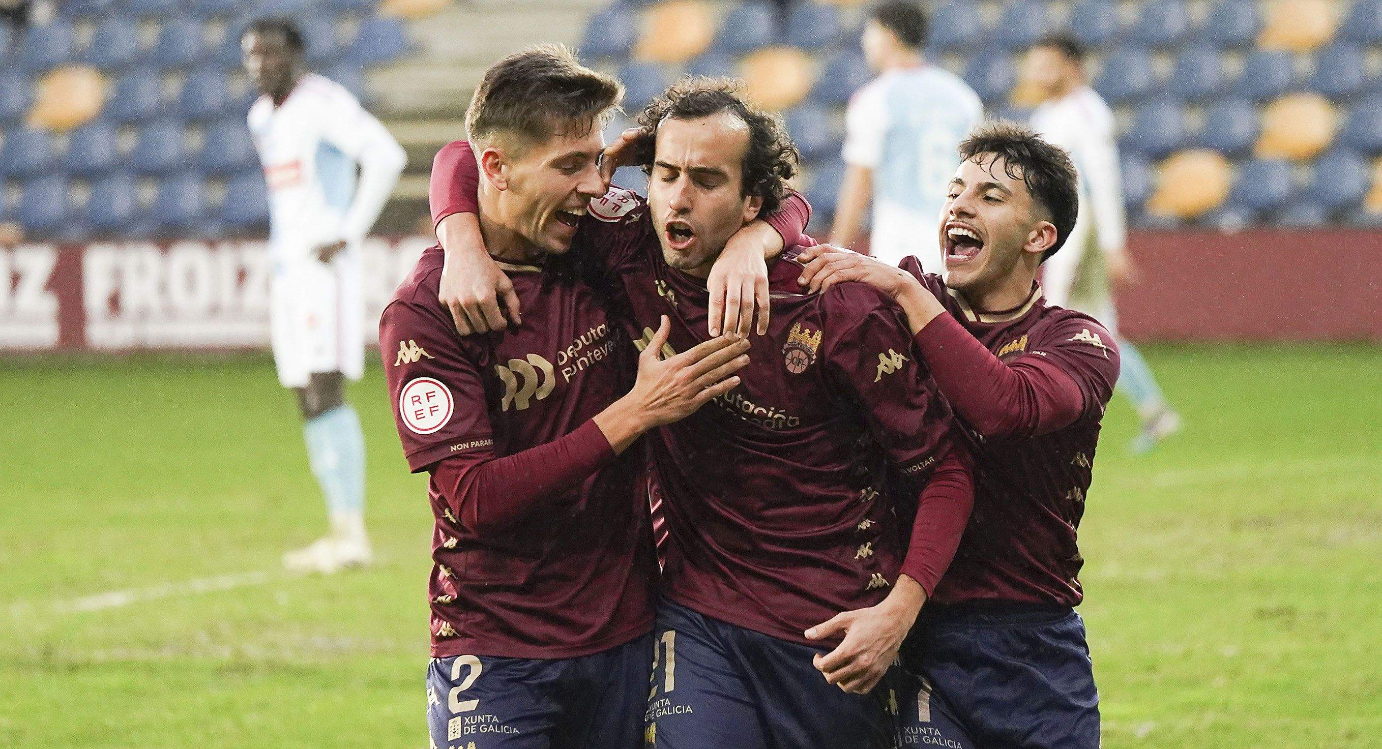 Partido entre Pontevedra CF e  SD Compostela en Pasarón