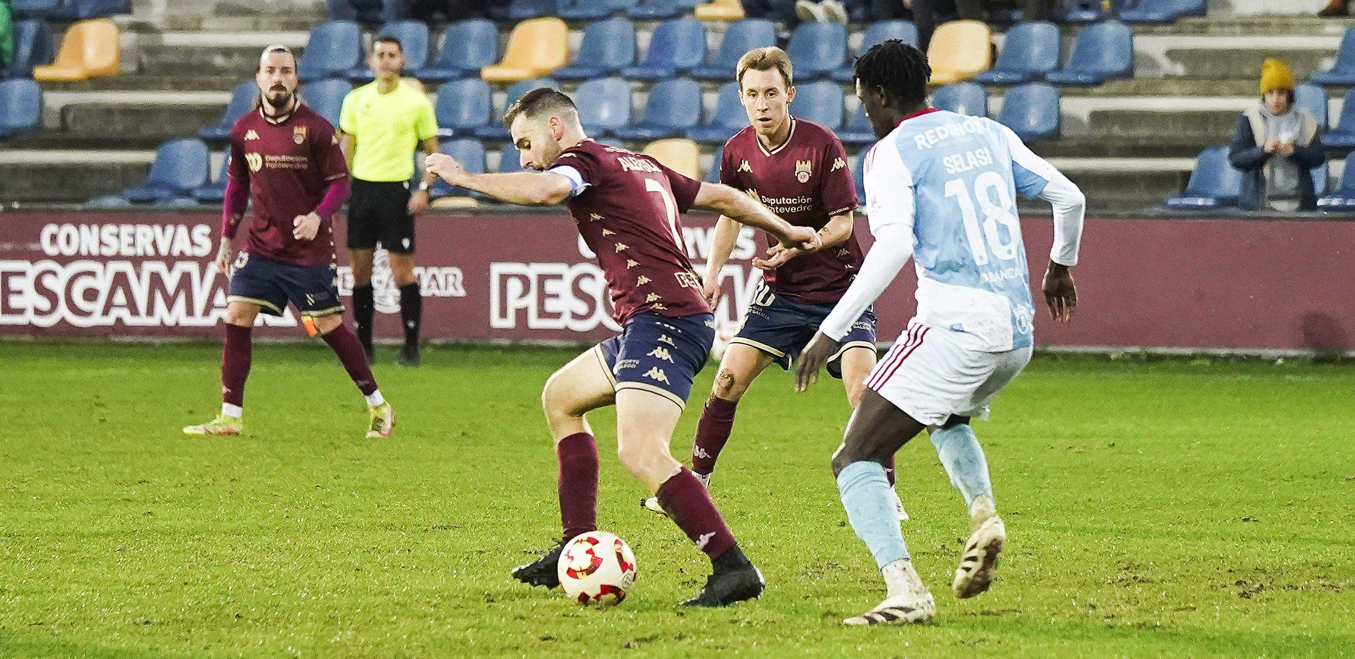 Partido entre Pontevedra CF e  SD Compostela en Pasarón