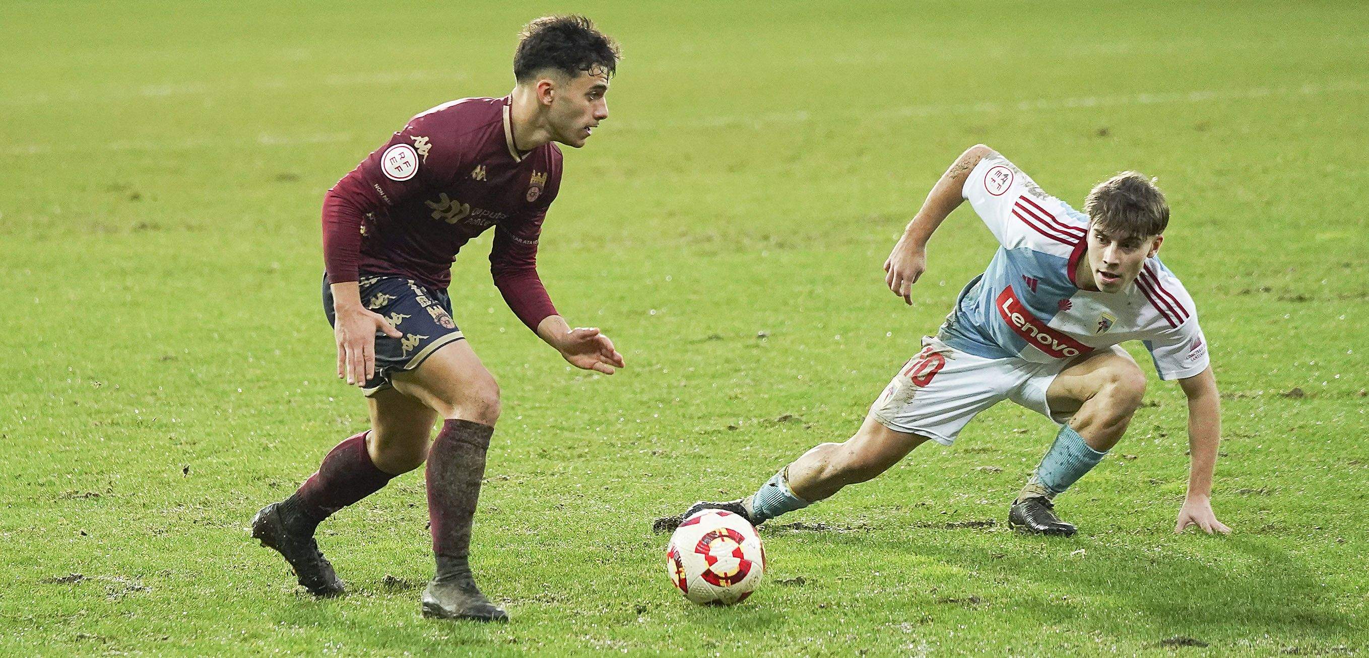 Xabi Domínguez e Hugo Matos, no partido entre Pontevedra CF e  SD Compostela en Pasarón