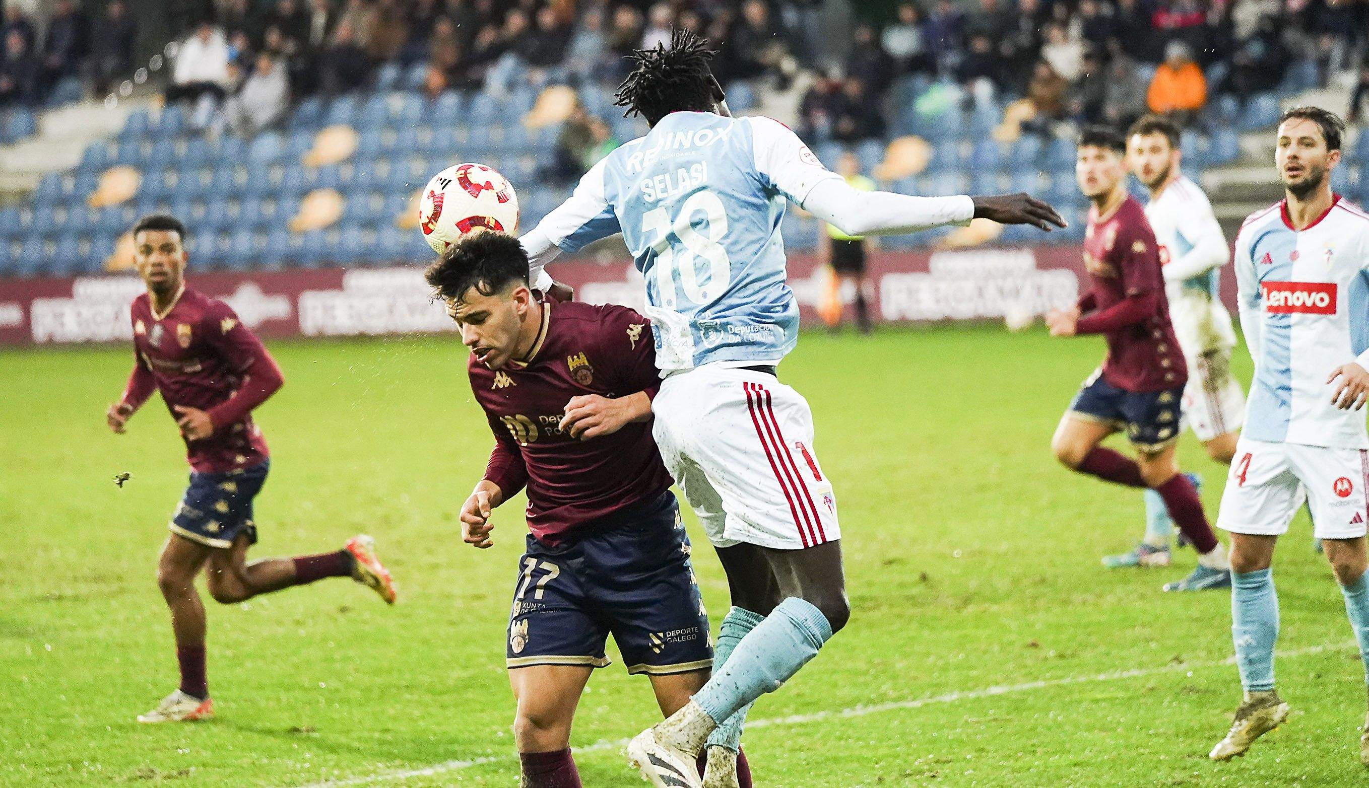 Partido entre Pontevedra CF e  SD Compostela en Pasarón