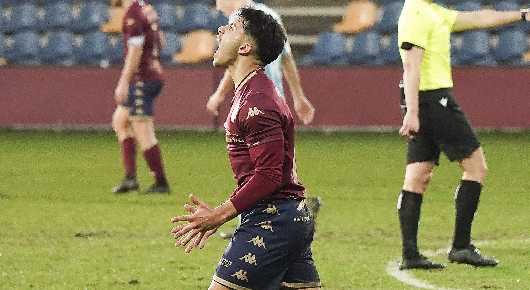 Partido entre Pontevedra CF e  SD Compostela en Pasarón