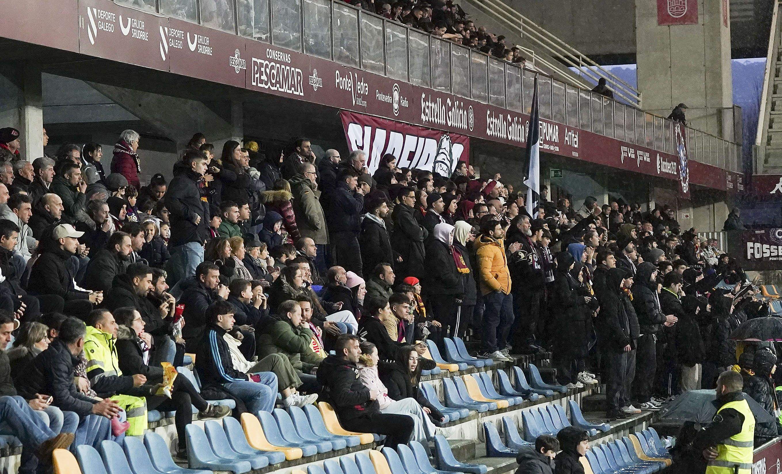 Partido entre Pontevedra CF e  SD Compostela en Pasarón