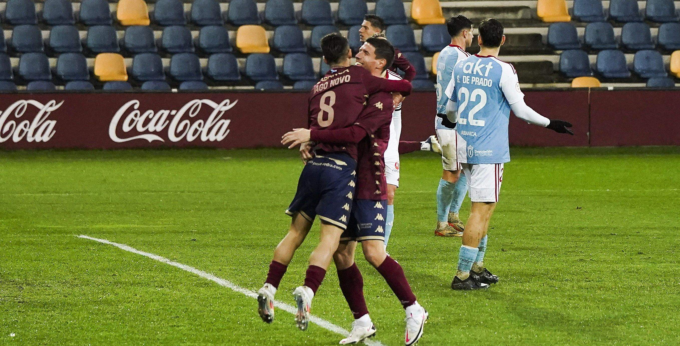 Partido entre Pontevedra CF e  SD Compostela en Pasarón
