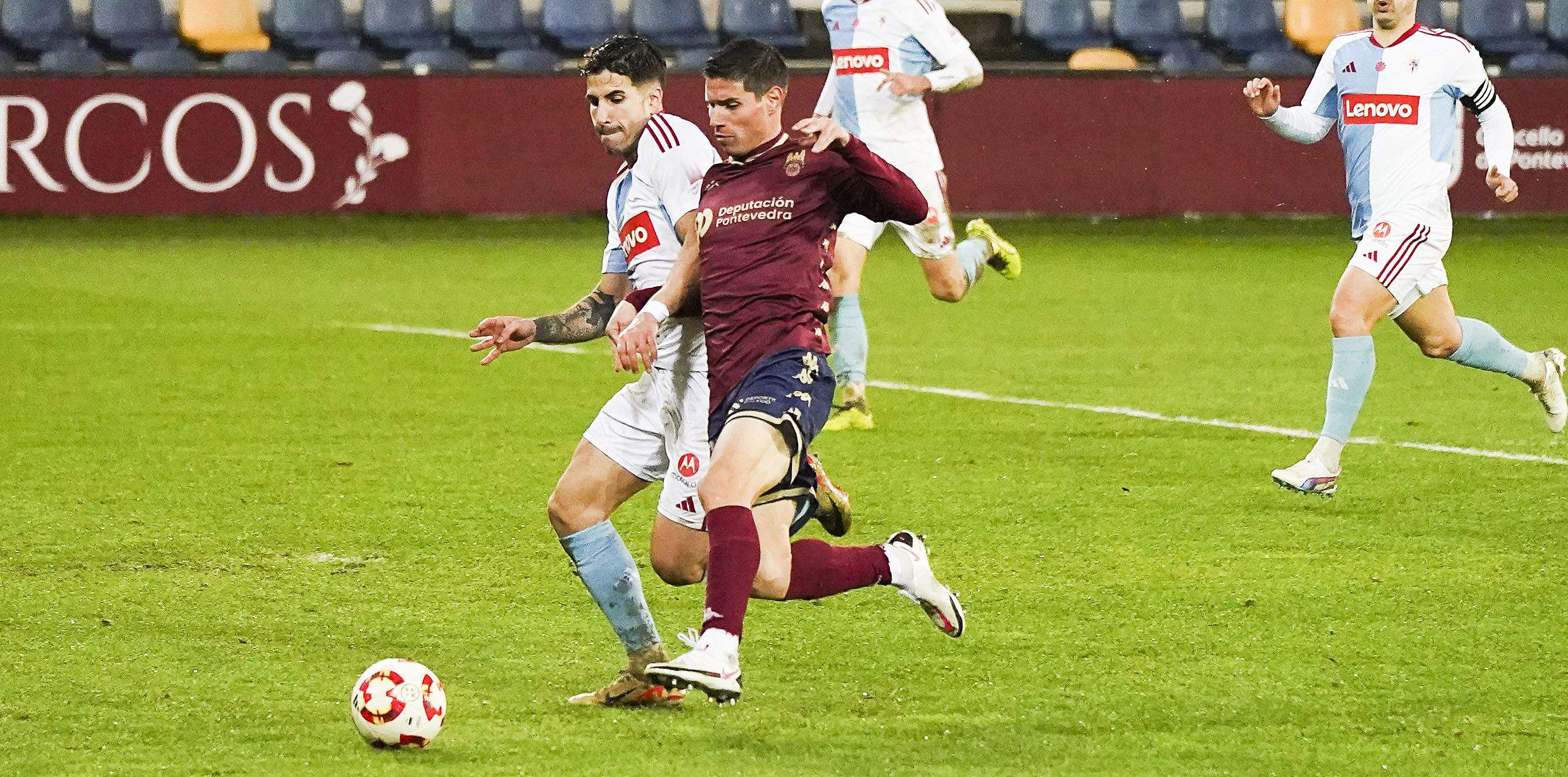 Partido entre Pontevedra CF e  SD Compostela en Pasarón