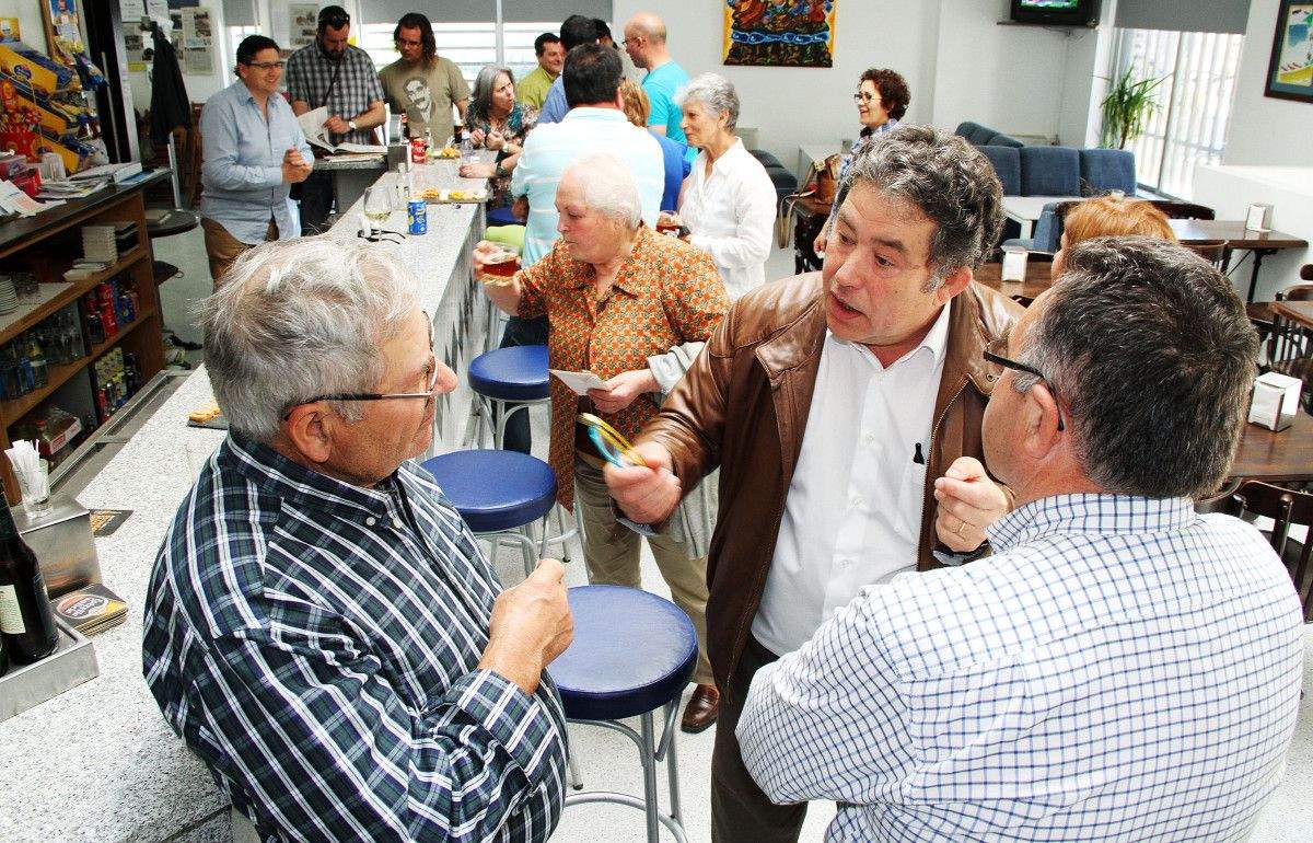 Encontro de Miguel Anxo Fernández Lores cos veciños de Lérez