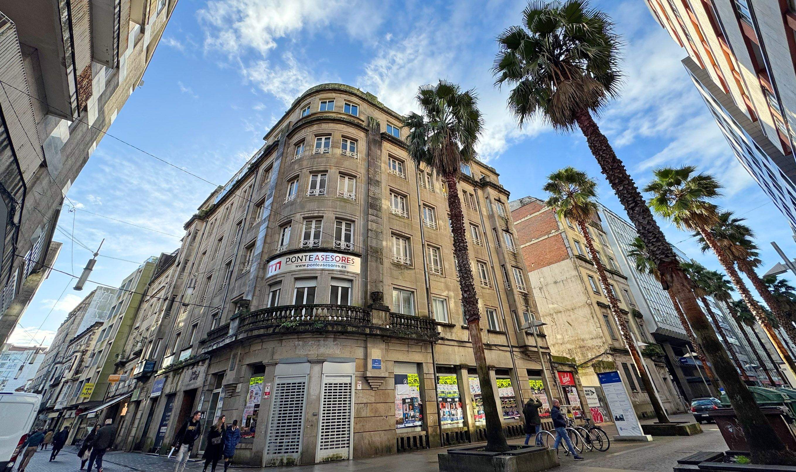 Edificio entre as rúas Michelena e Gutiérrez Mellado
