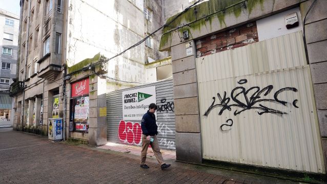 Solar do antigo edificio entre as galerías Oliva e Gutiérrez Mellado