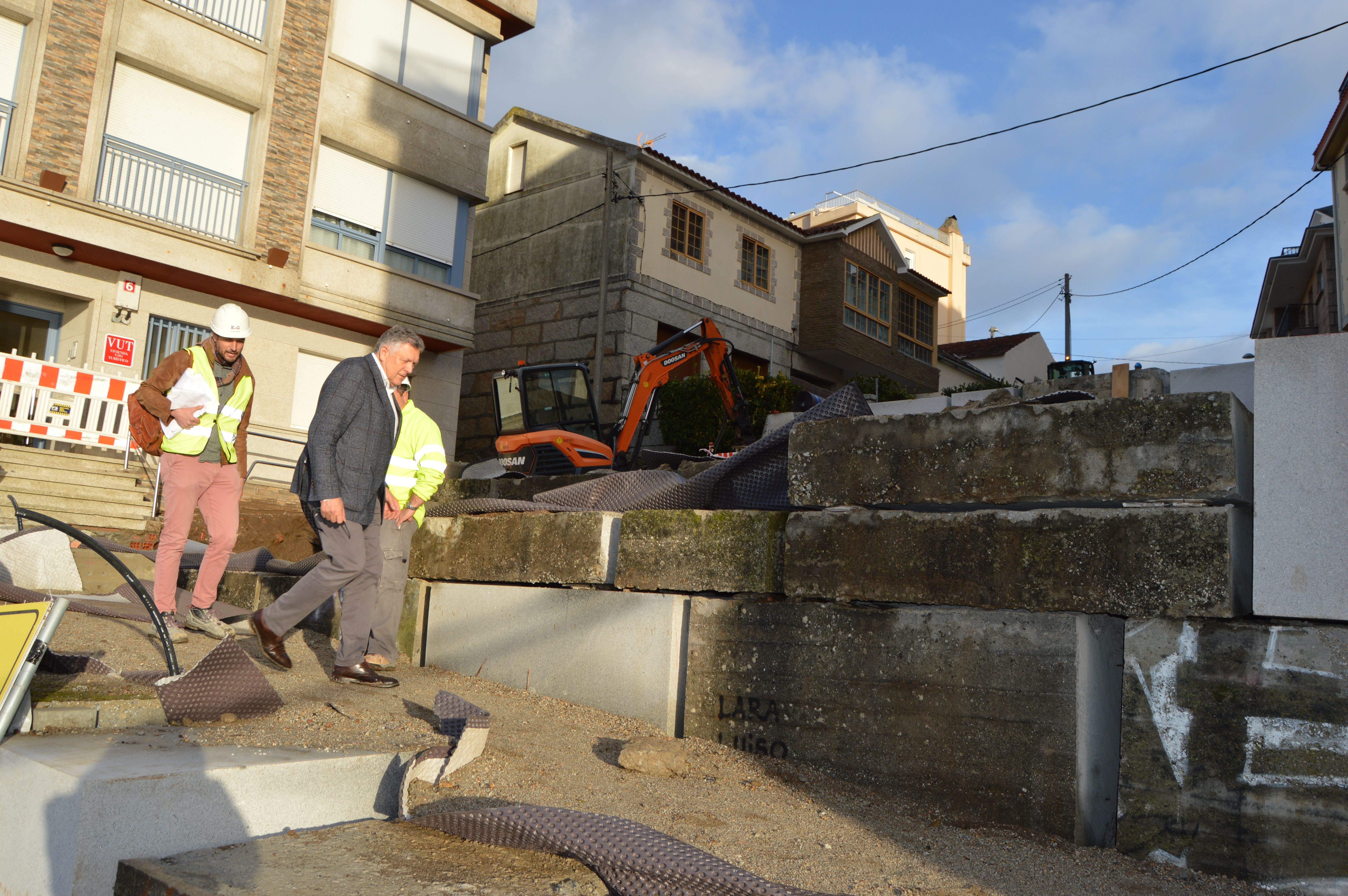 Telmo Martín visita las obras de conexión de A Peixeira