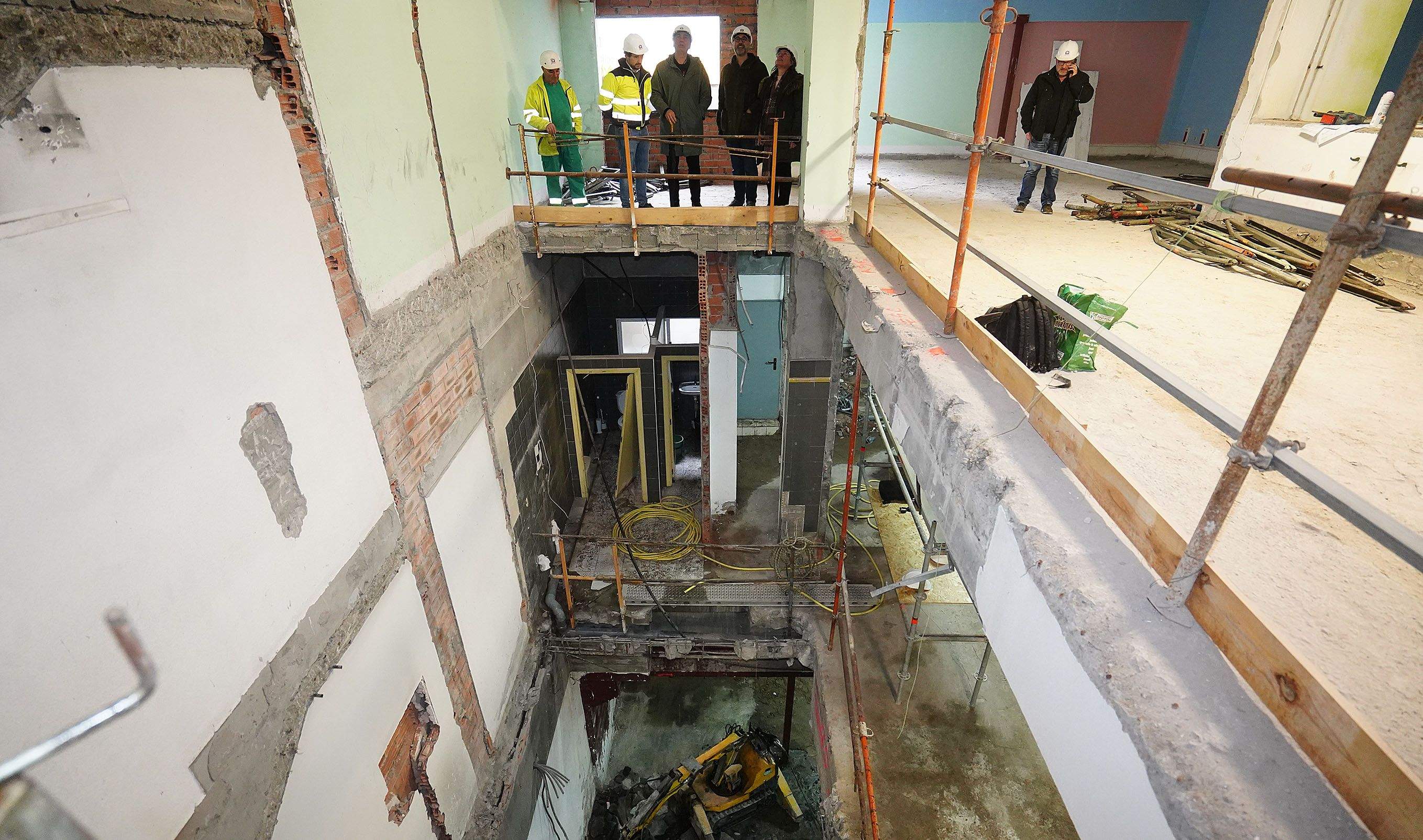 Visita a las obras del edificio del antiguo conservatorio para convertirlo en un espacioo creativo