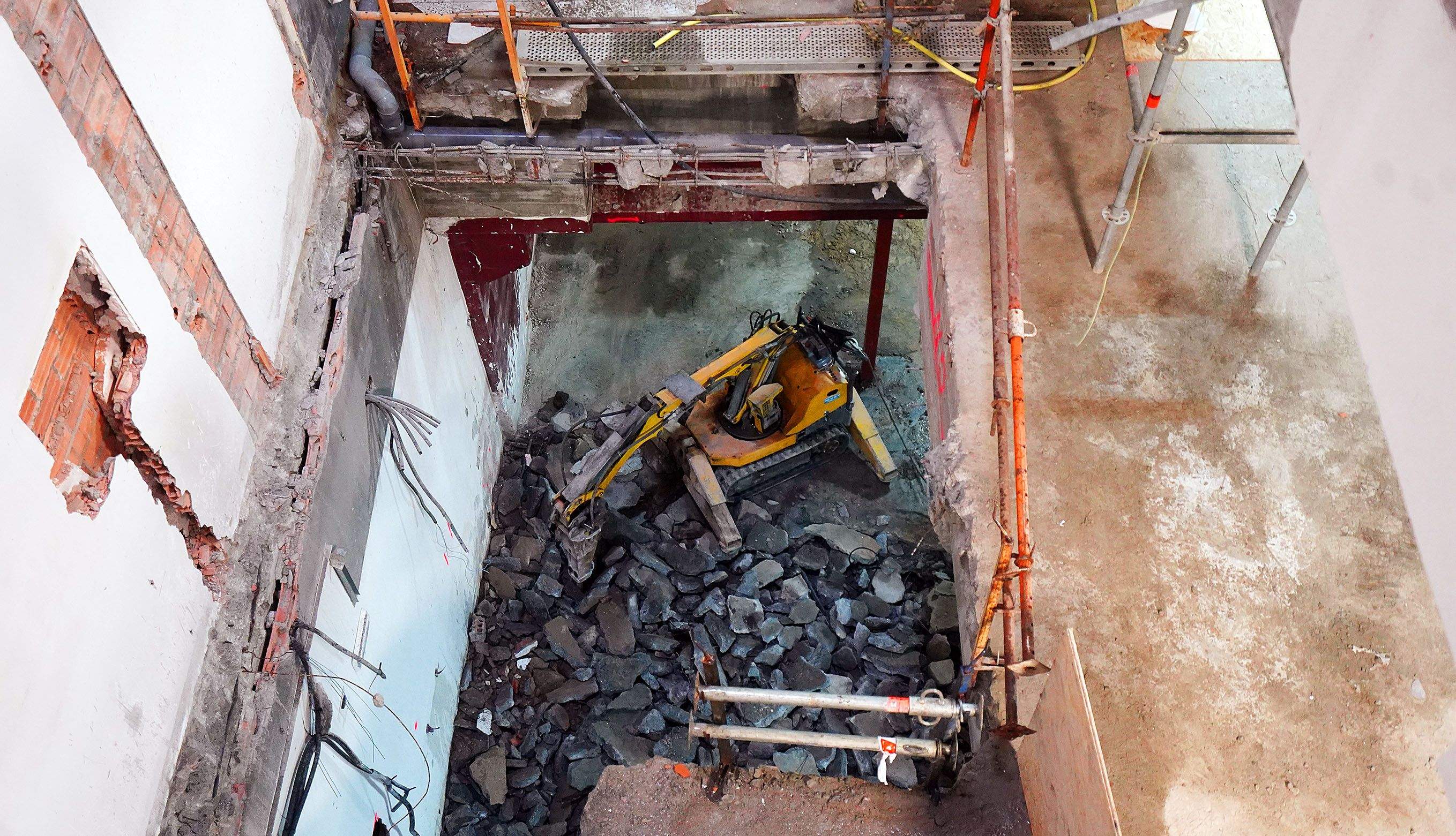 Visita ás obras do edificio do antigo conservatorio para convertilo nun espazo creativo