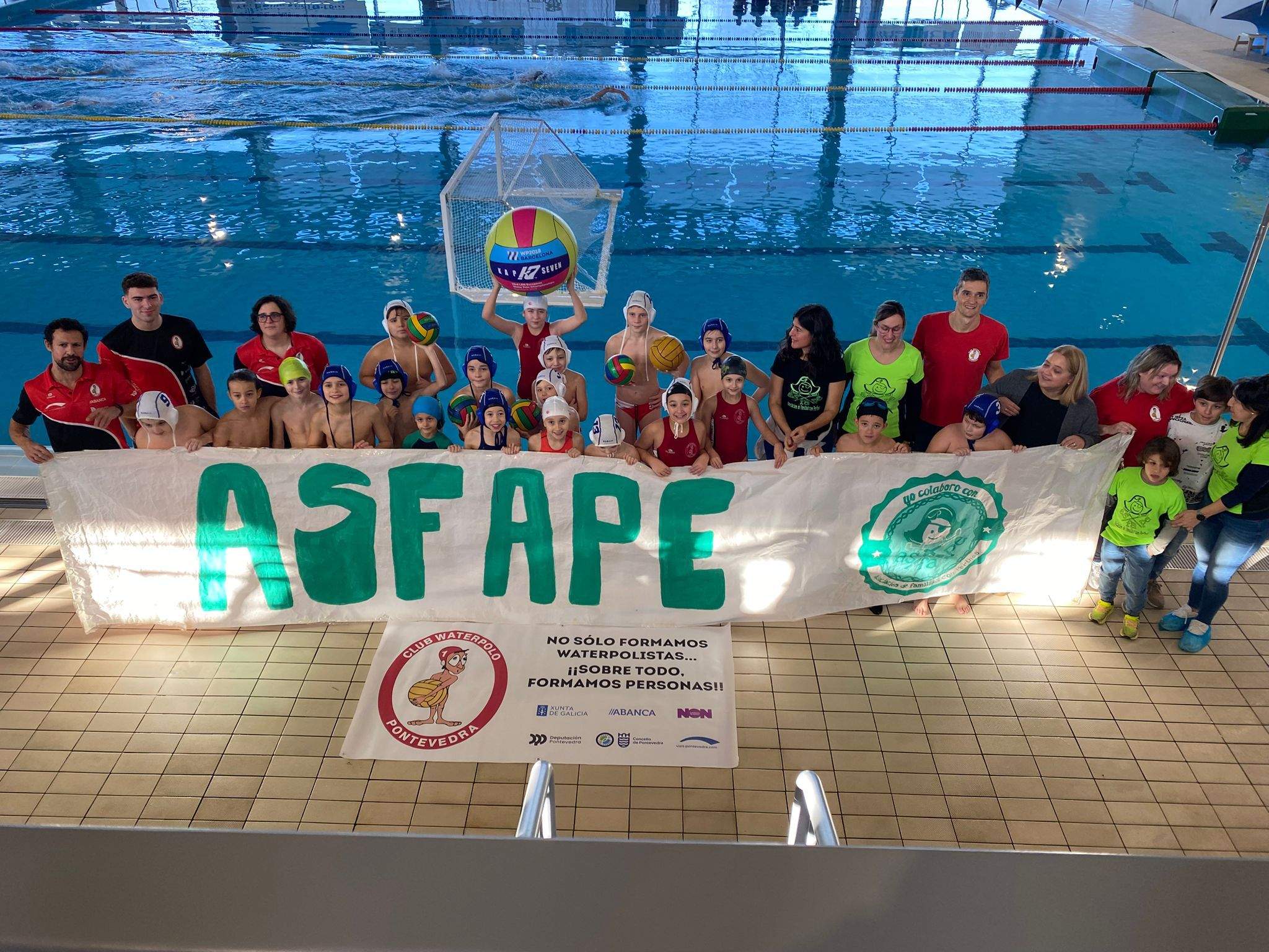 Xornada de waterpolo de concienciación sobre o Perthes