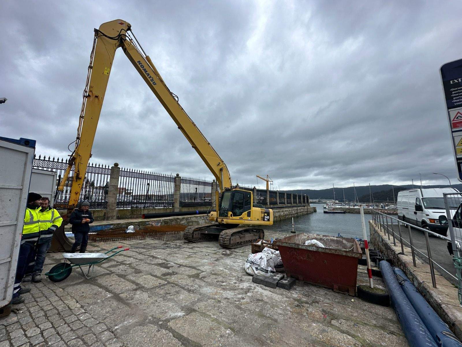 Obras na dársena portuaria de Marín, coñecida popularmente como Cemiterio de Chalanas