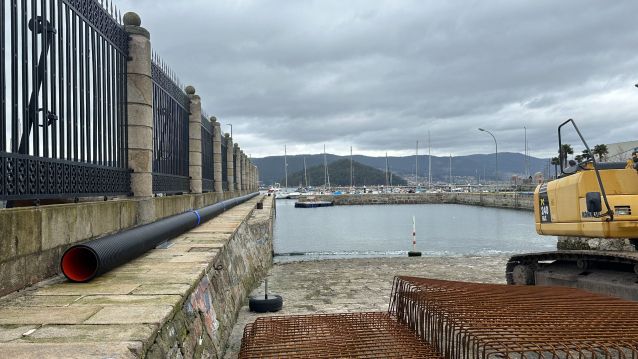 Dársena de Marín, o Cemiterio de chalanas Dársena de Marín, o Cemiterio de chalanas