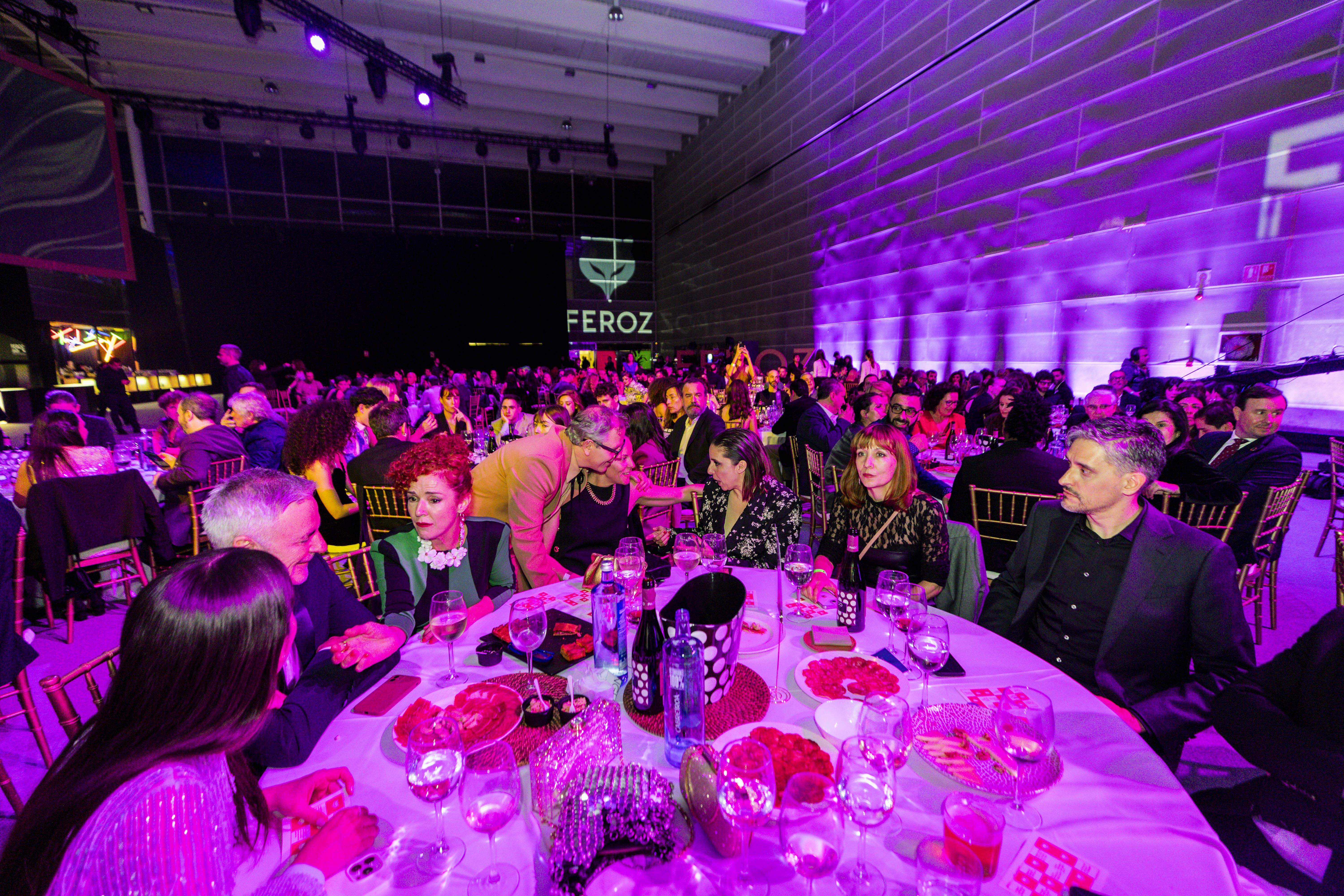 Personalidades en las mesas de los Premios Feroz 2025 Personalidades en las mesas de los Premios Feroz 2025