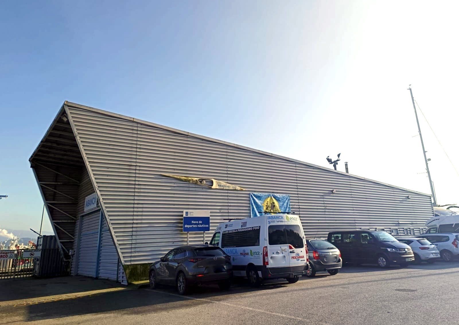 Nave da Escola deportiva de Remo en Combarro