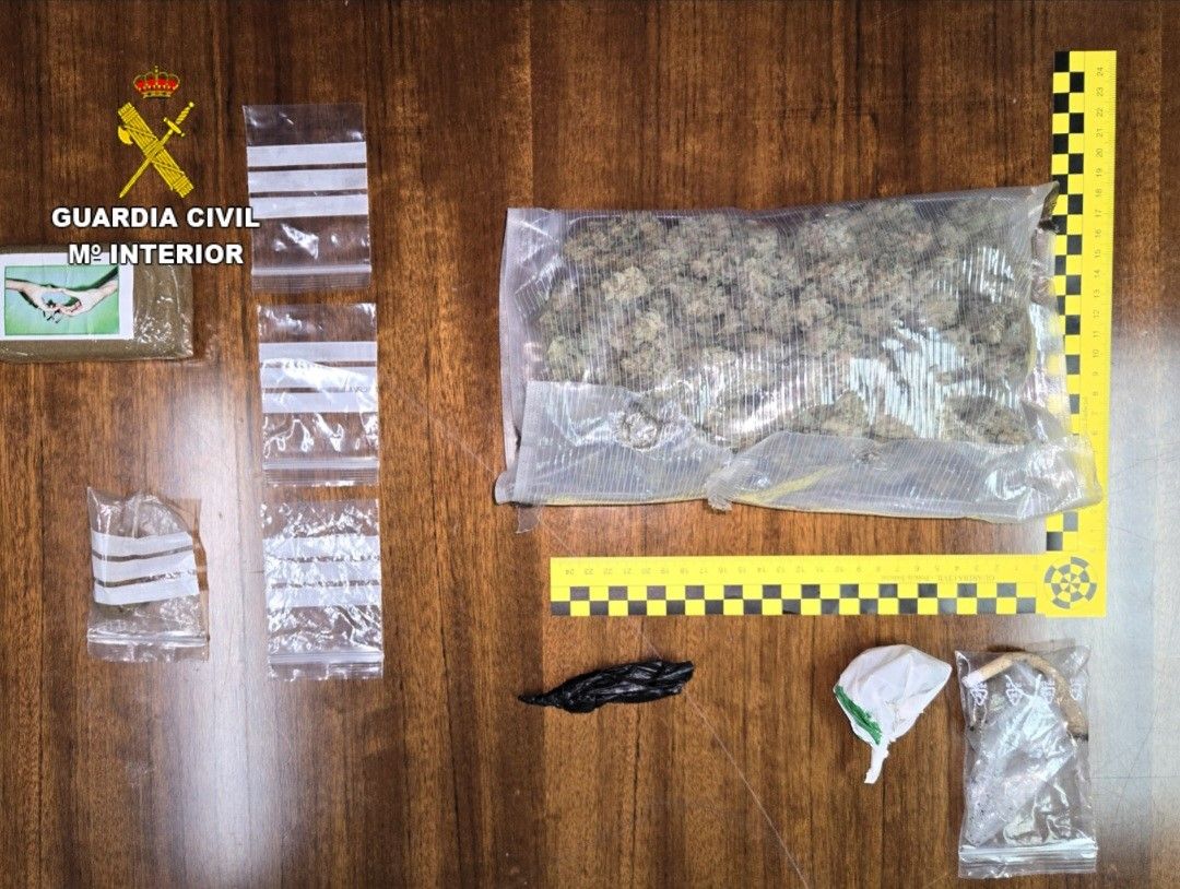 Droga intervenida a los investigados en Ponte Sampaio